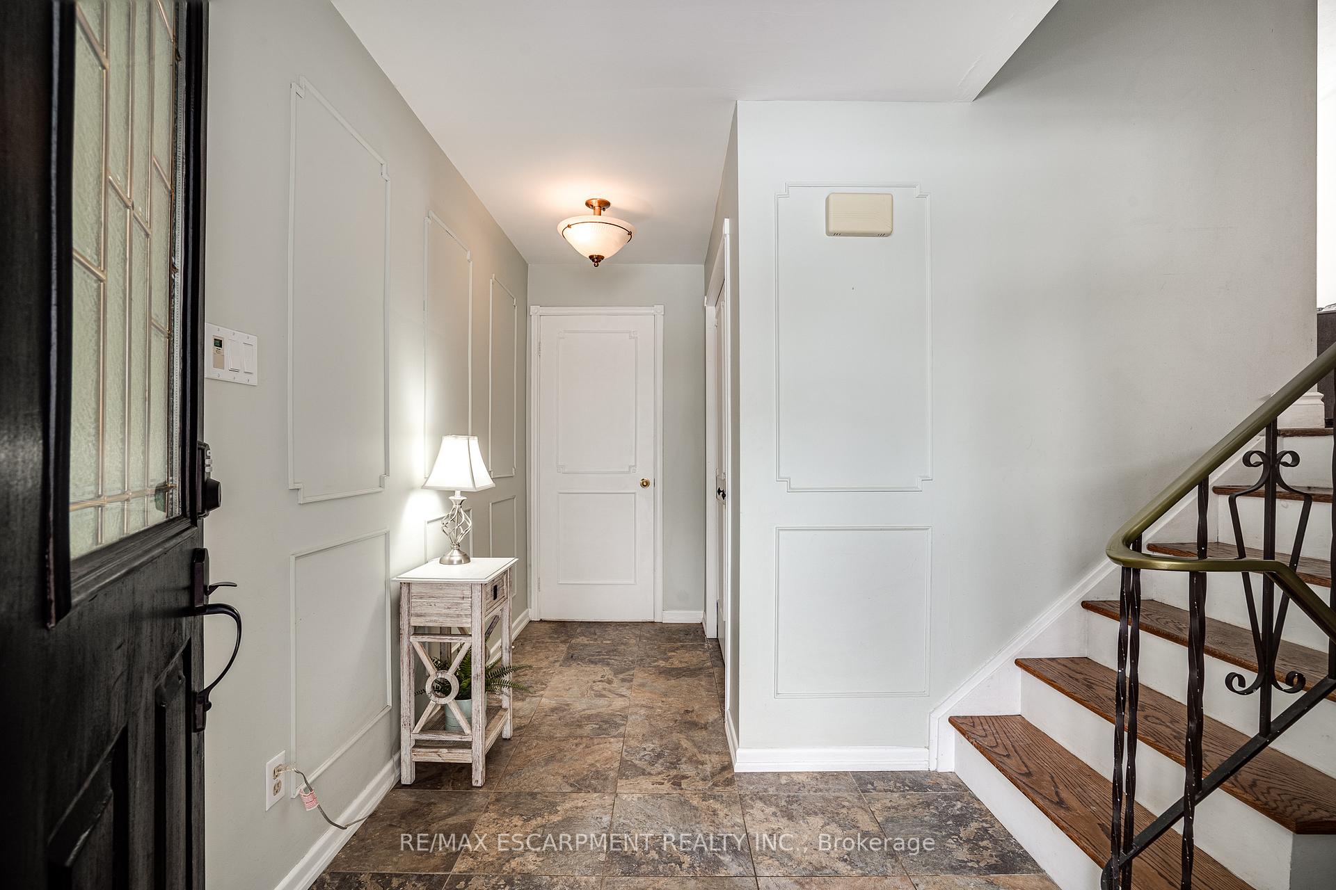 Photo 3 of 197 Pleasant Avenue, Hamilton, Dundas — HOMEH