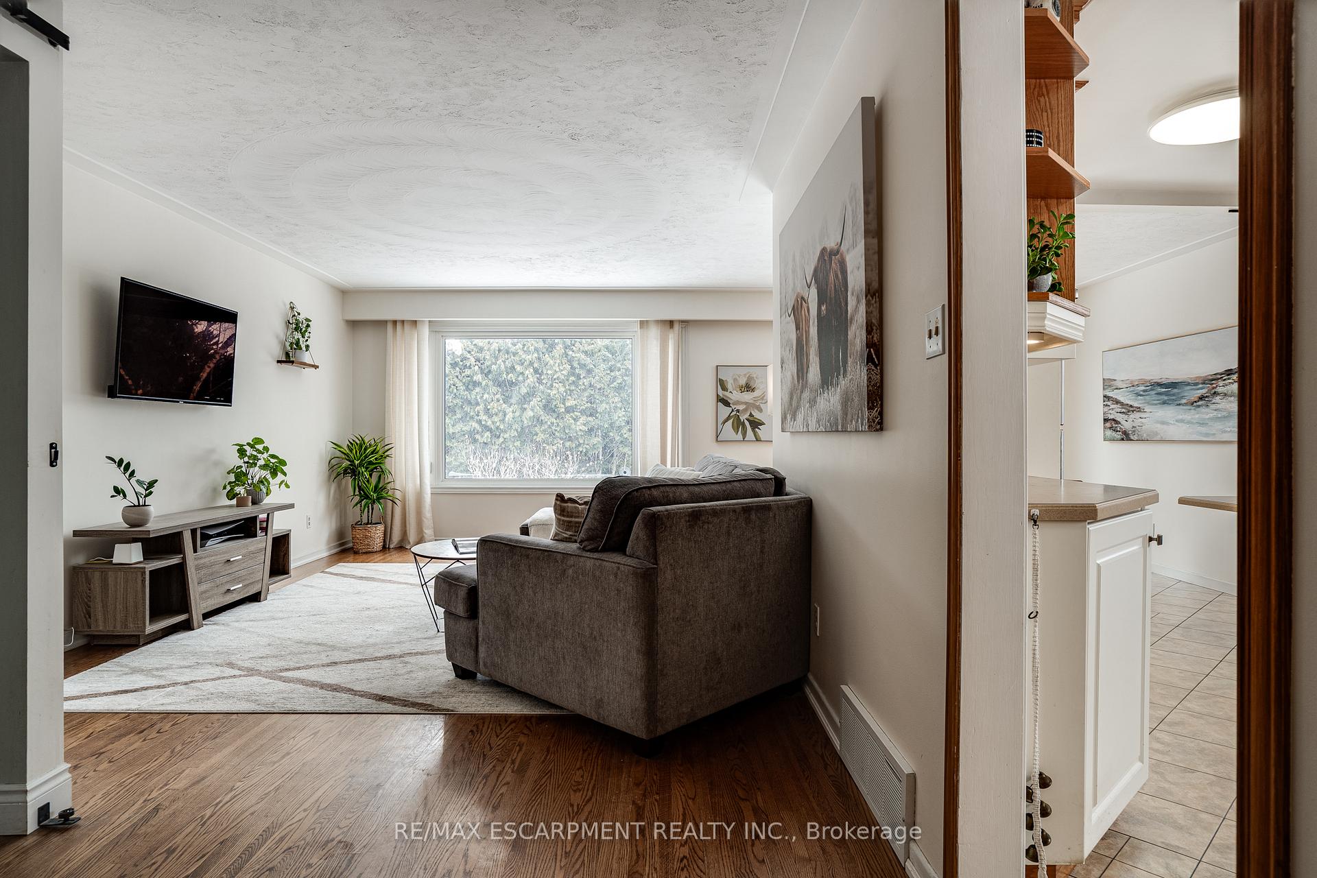 Photo 12 of 197 Pleasant Avenue, Hamilton, Dundas — HOMEH