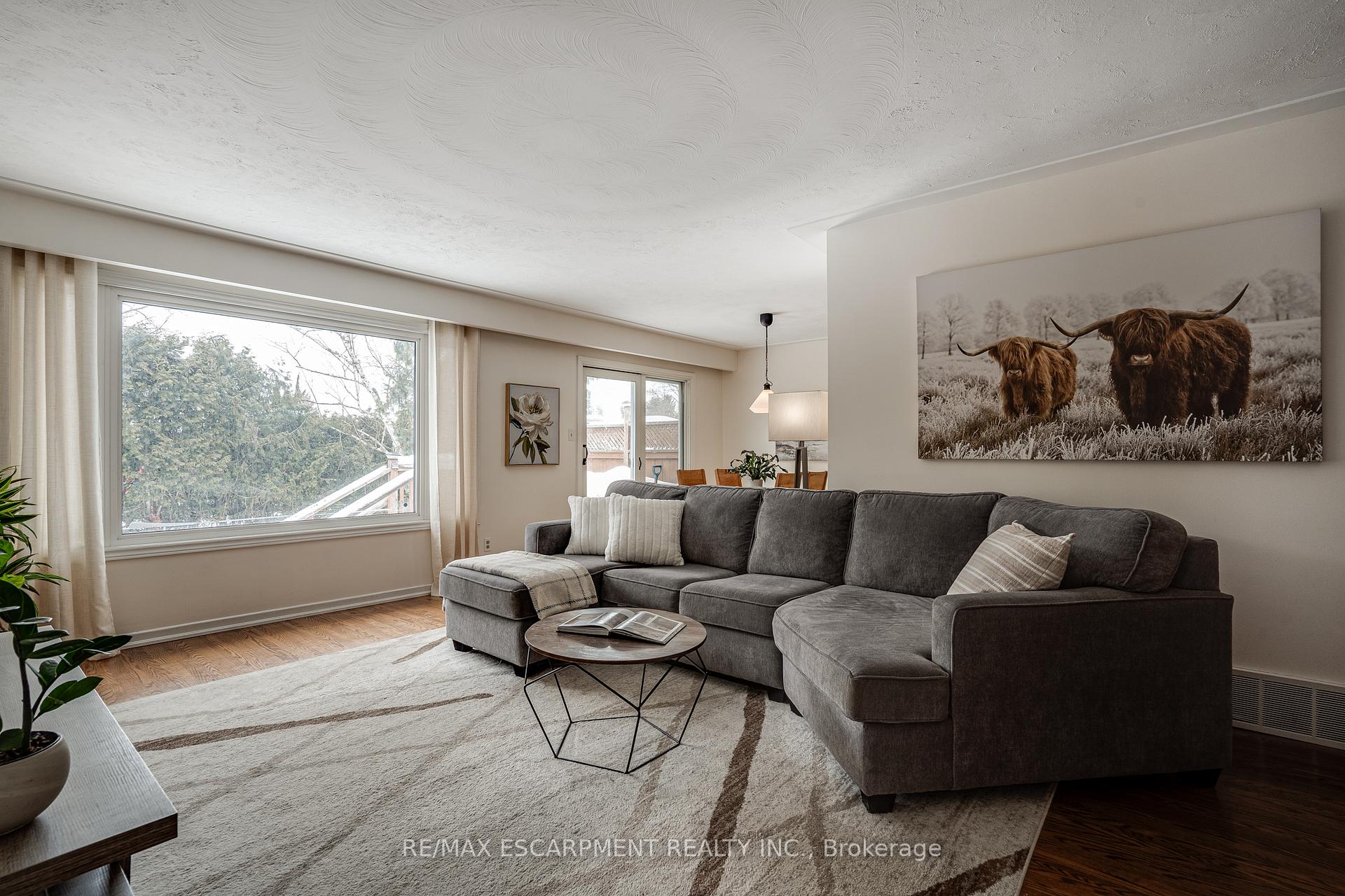 Photo 2 of 197 Pleasant Avenue, Hamilton, Dundas — HOMEH