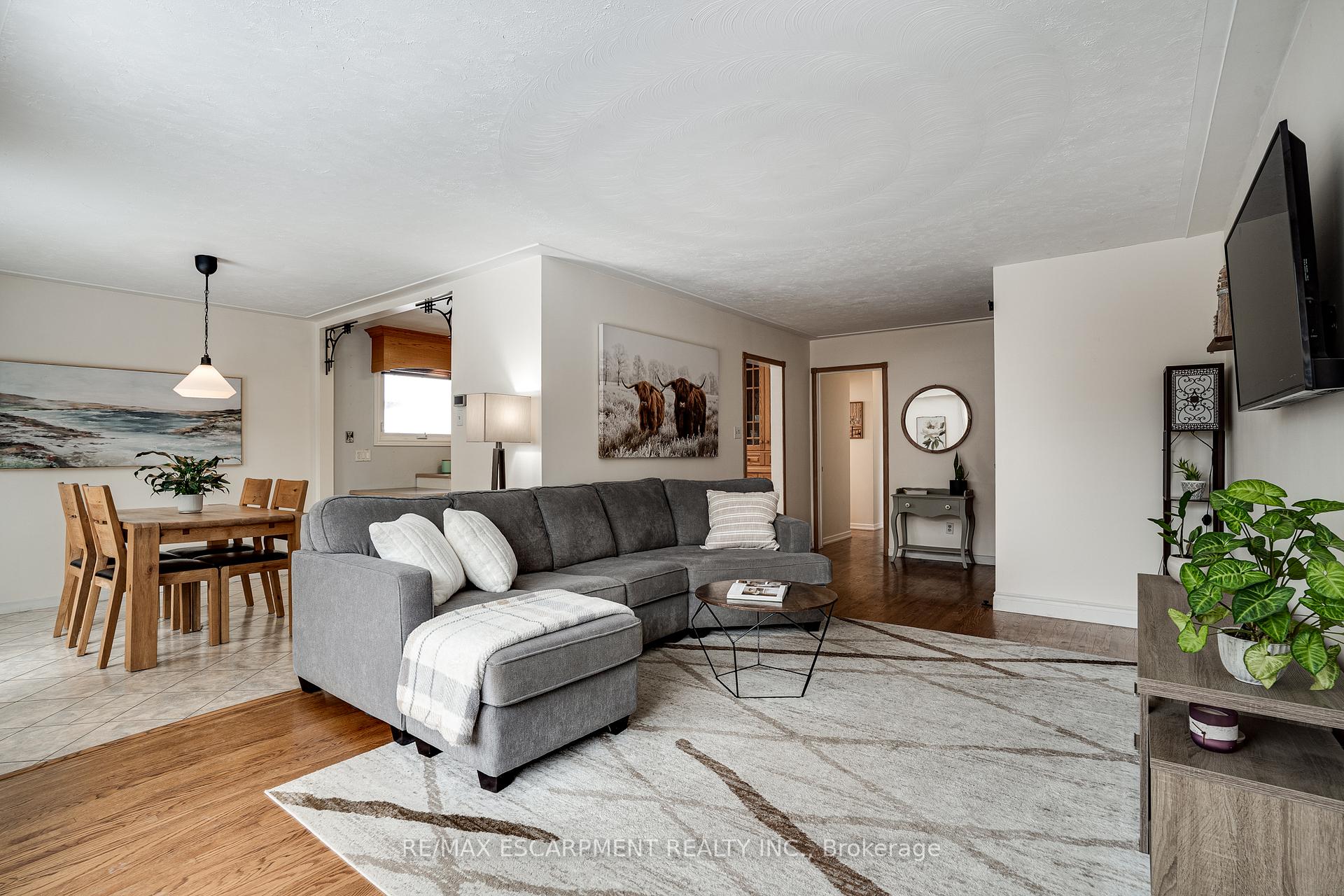 Photo 10 of 197 Pleasant Avenue, Hamilton, Dundas — HOMEH