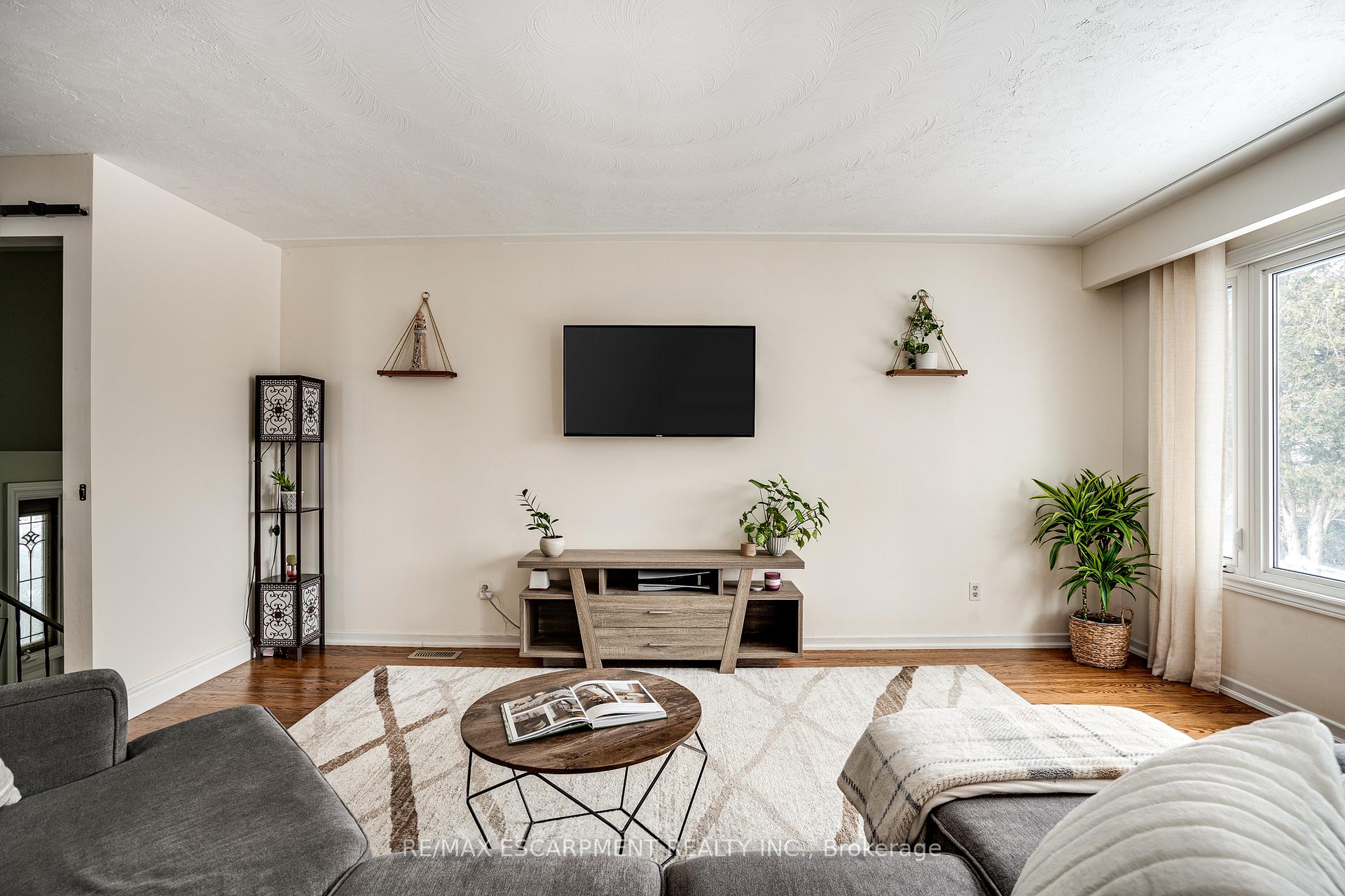 Photo 6 of 197 Pleasant Avenue, Hamilton, Dundas — HOMEH