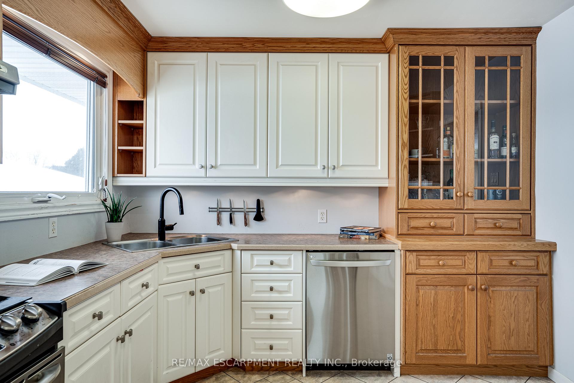Photo 15 of 197 Pleasant Avenue, Hamilton, Dundas — HOMEH