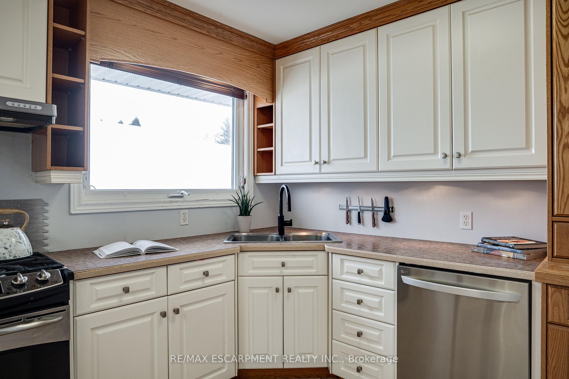 Photo 18 of 197 Pleasant Avenue, Hamilton, Dundas — HOMEH