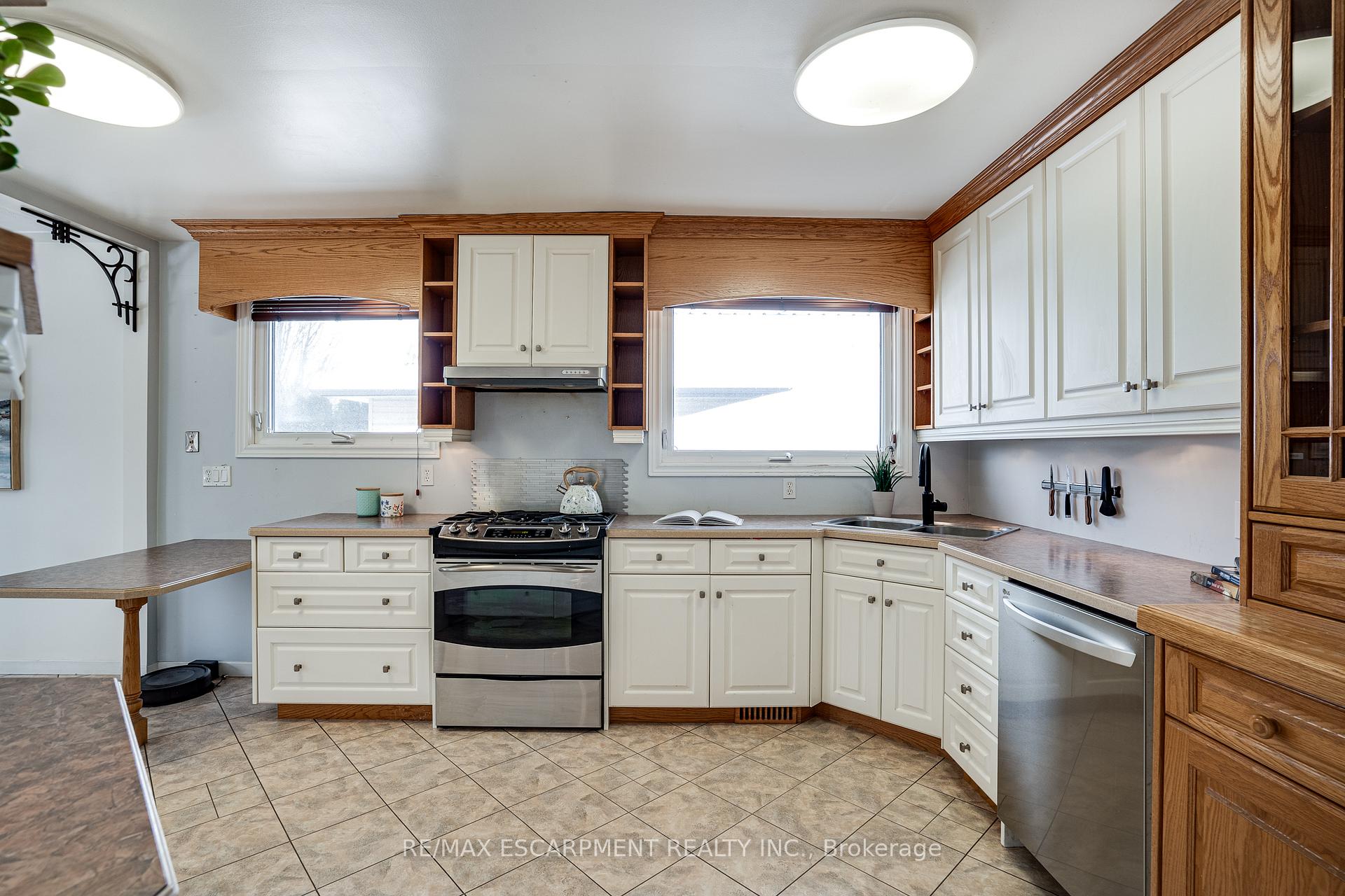 Photo 11 of 197 Pleasant Avenue, Hamilton, Dundas — HOMEH