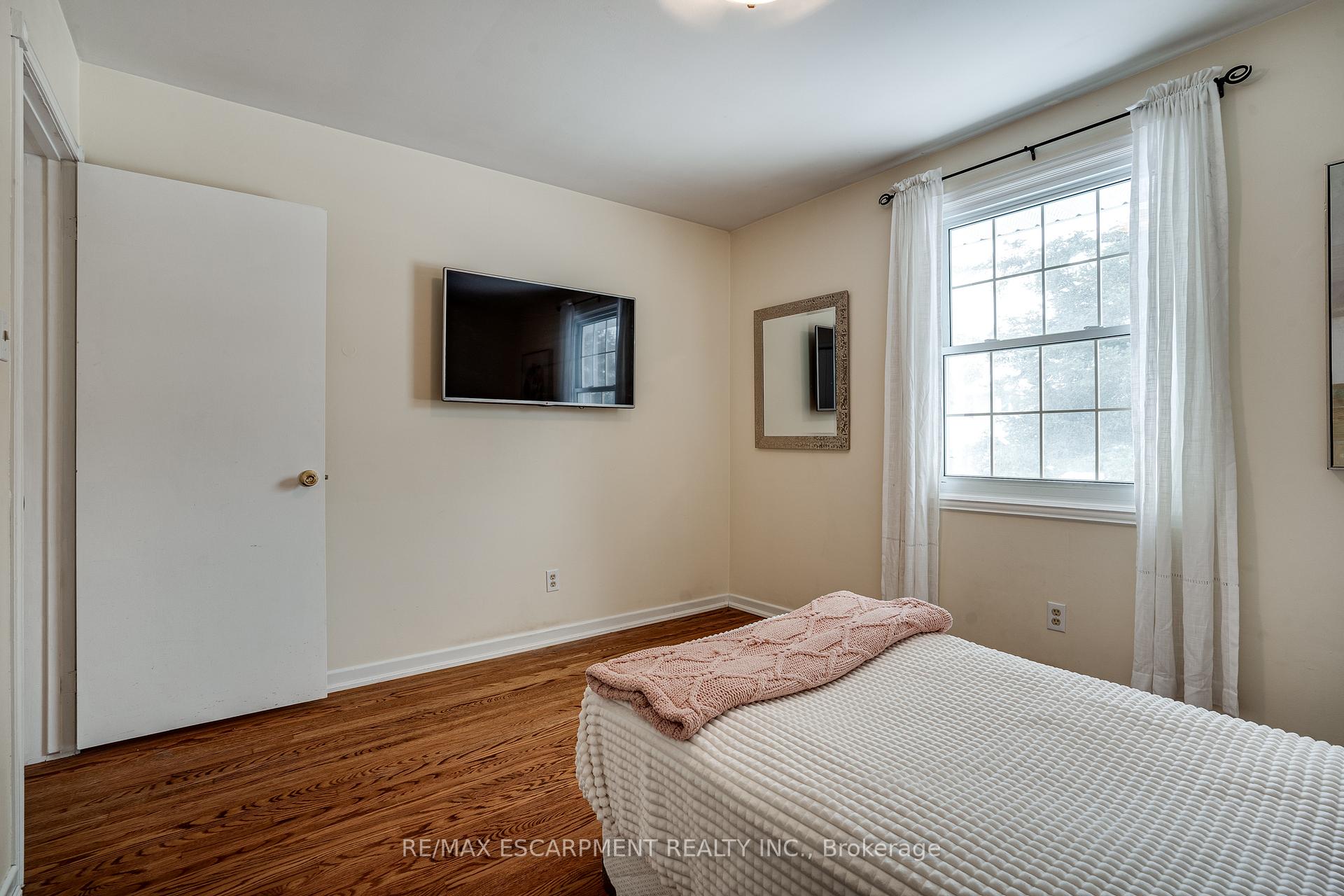 Photo 20 of 197 Pleasant Avenue, Hamilton, Dundas — HOMEH