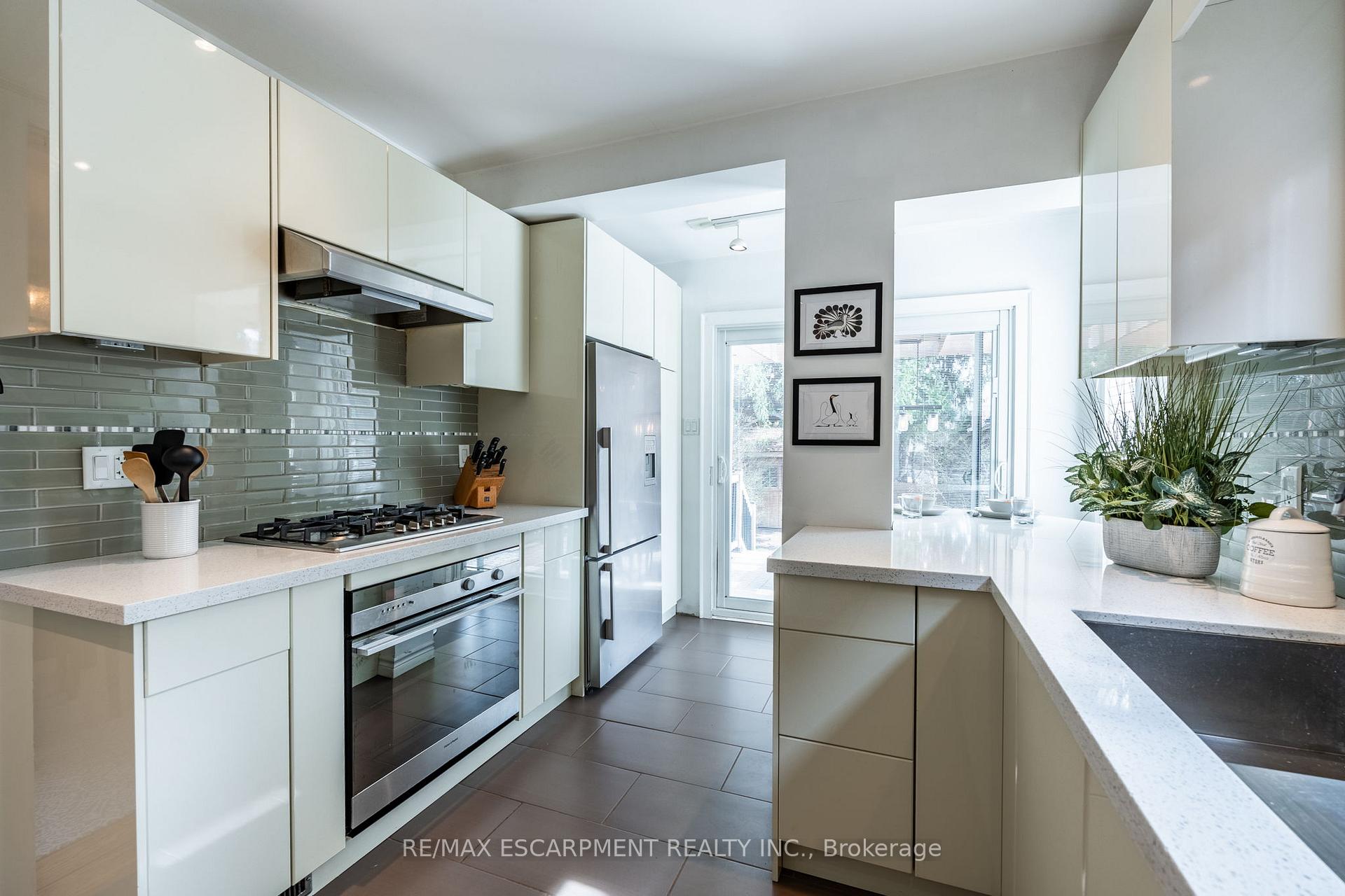 Photo 14 of 132 Dromore Crescent, Hamilton, Westdale — HOMEH