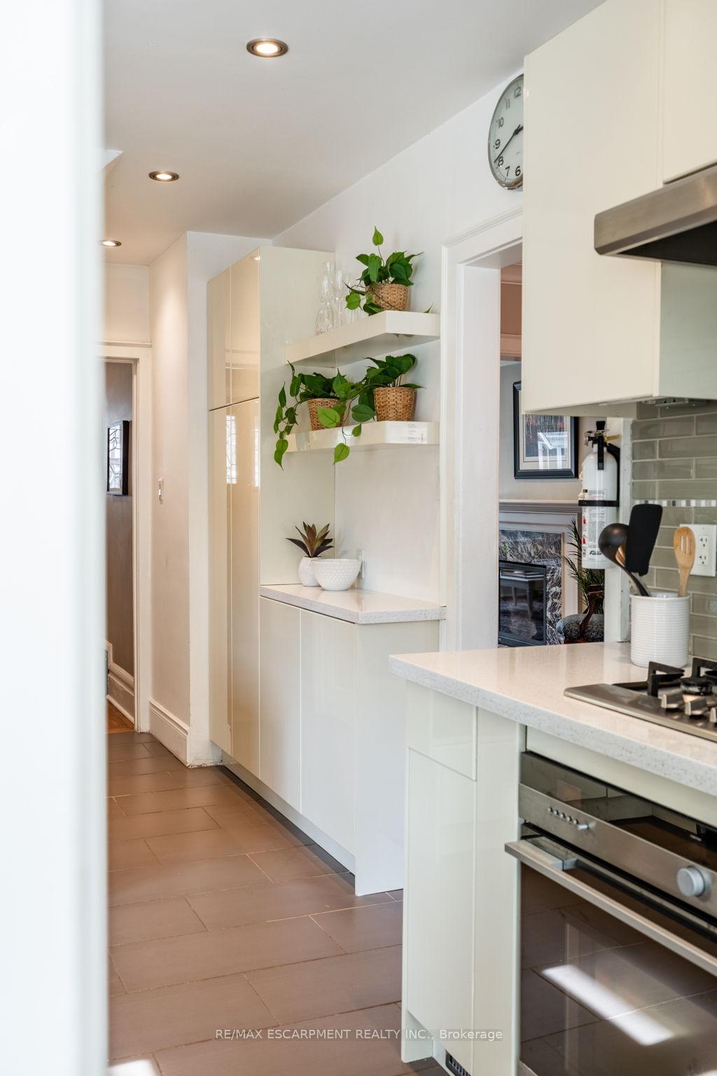 Photo 9 of 132 Dromore Crescent, Hamilton, Westdale — HOMEH