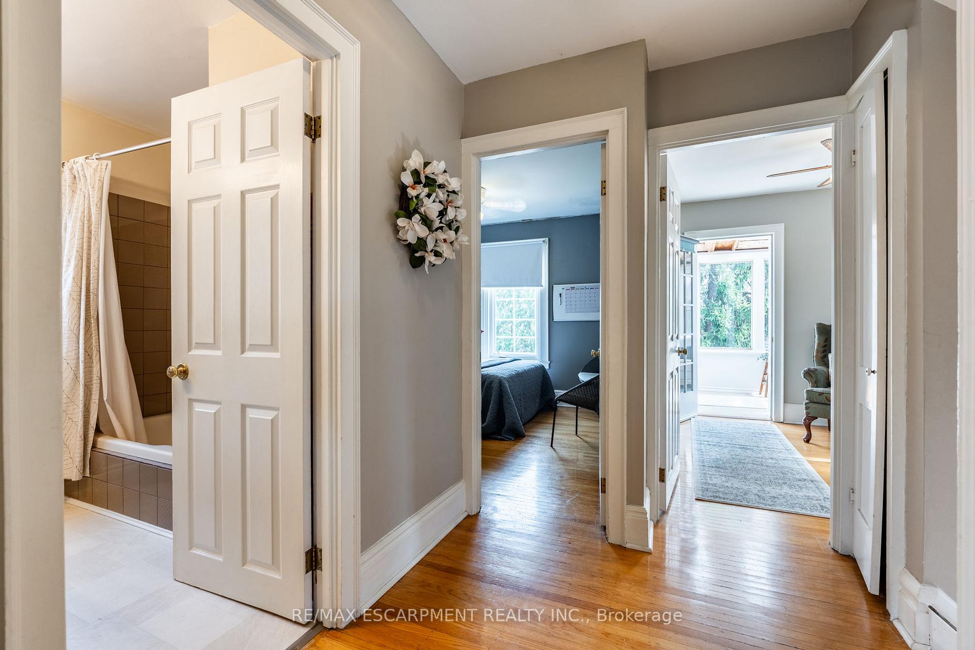 Photo 13 of 132 Dromore Crescent, Hamilton, Westdale — HOMEH