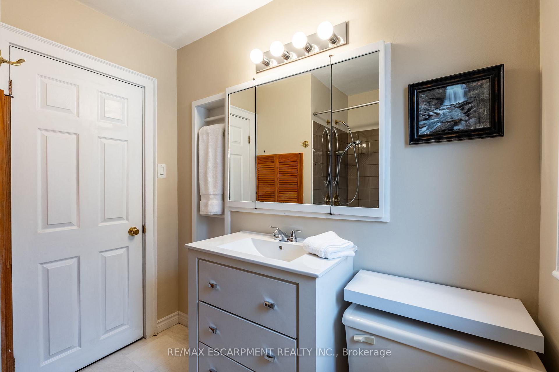 Photo 22 of 132 Dromore Crescent, Hamilton, Westdale — HOMEH