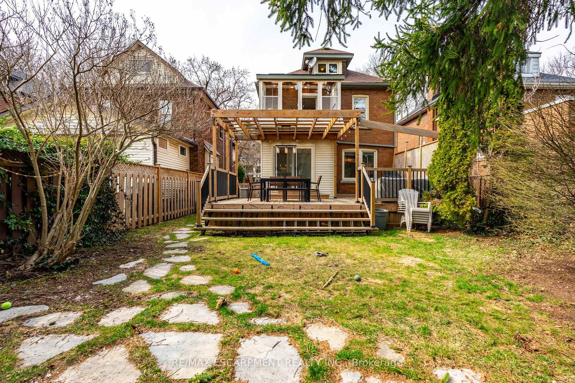 Photo 43 of 132 Dromore Crescent, Hamilton, Westdale — HOMEH