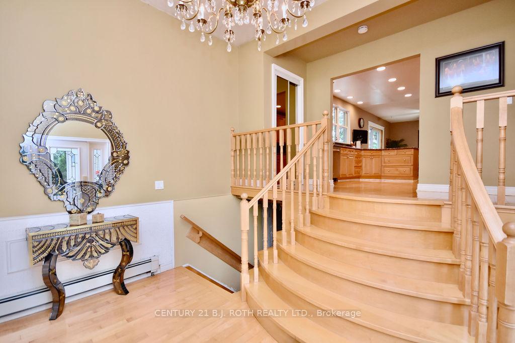 Photo 3 of 264 Salem Road, Barrie, Rural Barrie Southwest — HOMEH