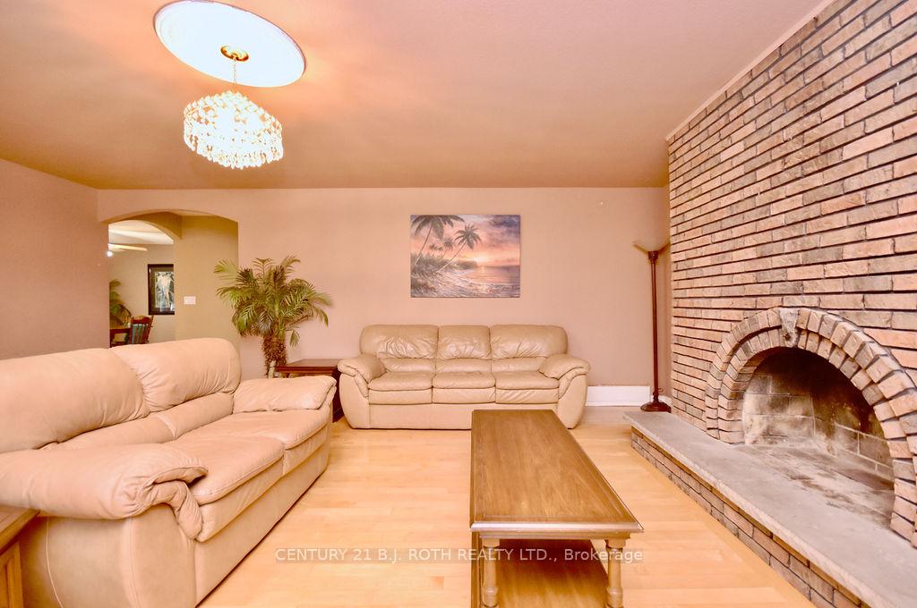 Photo 10 of 264 Salem Road, Barrie, Rural Barrie Southwest — HOMEH