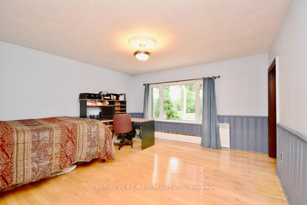 Photo 2 of 264 Salem Road, Barrie, Rural Barrie Southwest — HOMEH