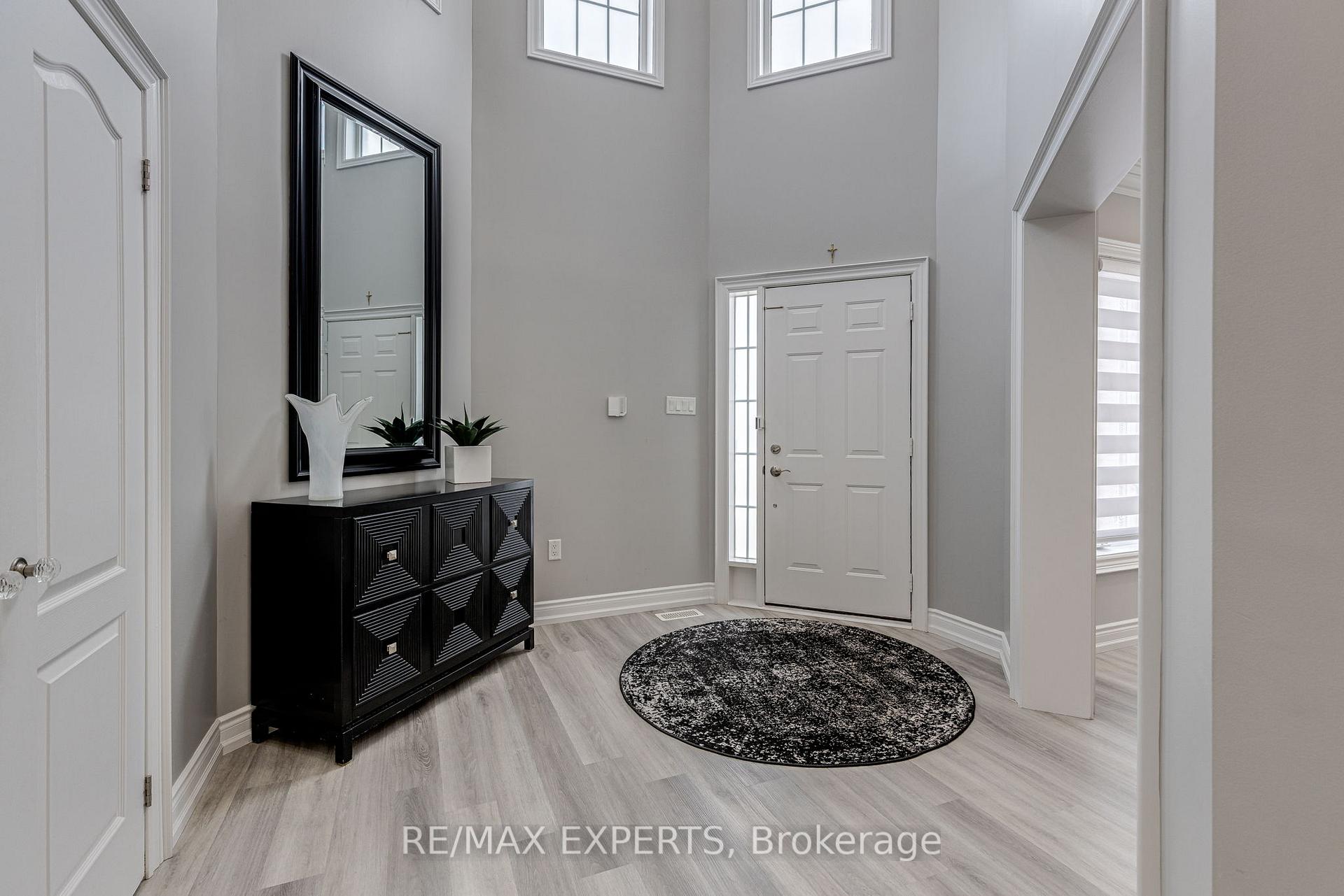 Photo 3 of 95 Princeton Gate, Vaughan, Maple — HOMEH