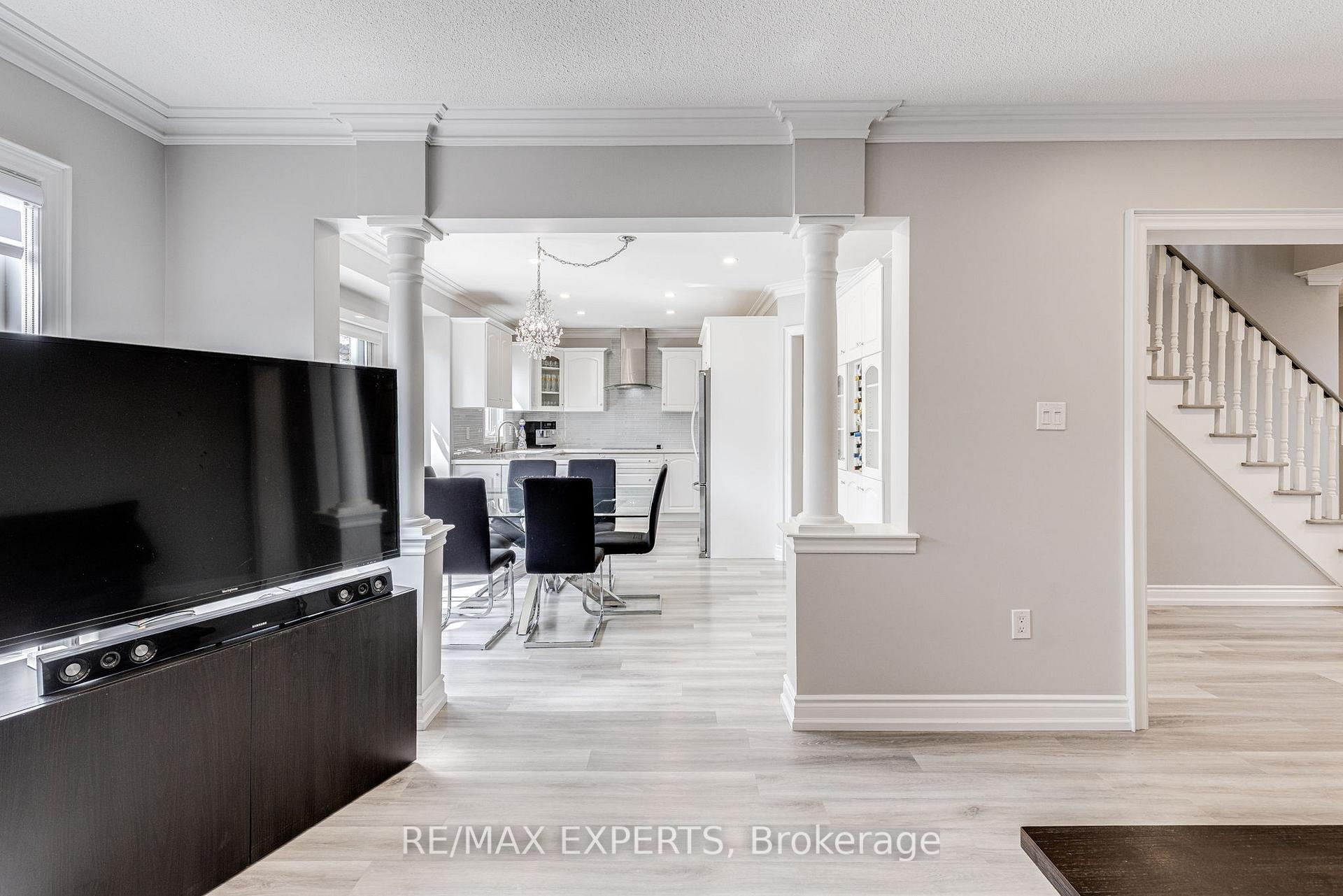 Photo 9 of 95 Princeton Gate, Vaughan, Maple — HOMEH