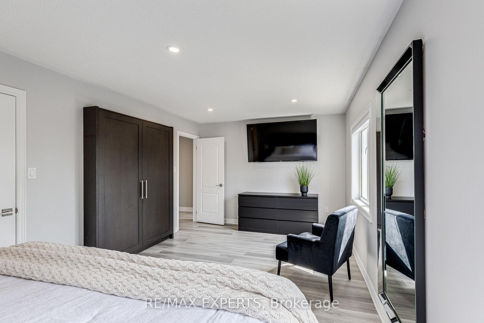 Photo 10 of 95 Princeton Gate, Vaughan, Maple — HOMEH