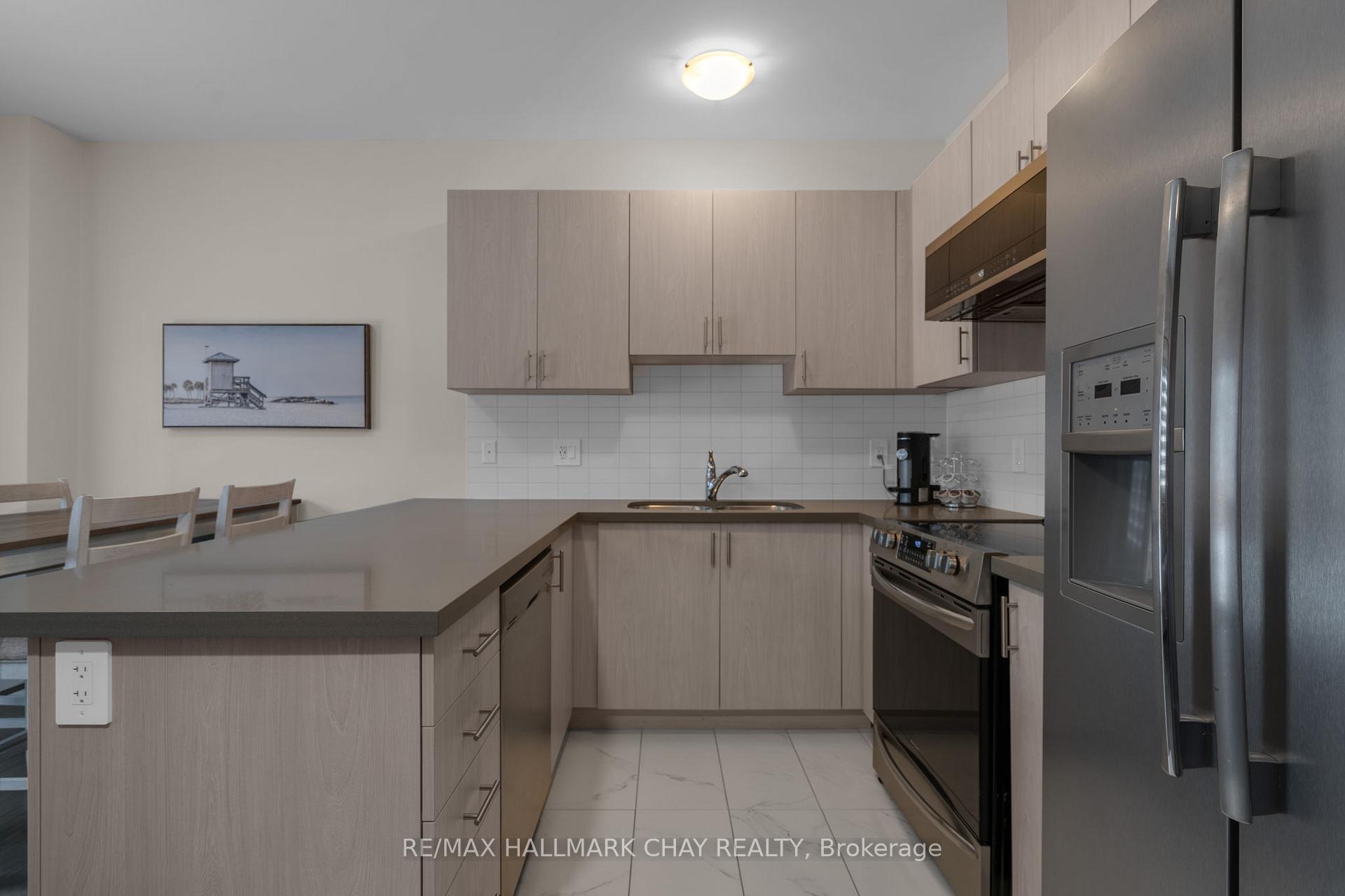 Photo 7 of 45 Turnberry Lane, Barrie, Painswick South — HOMEH