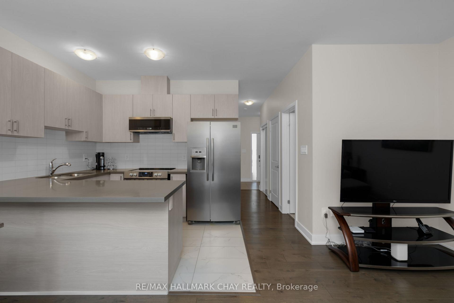 Photo 10 of 45 Turnberry Lane, Barrie, Painswick South — HOMEH