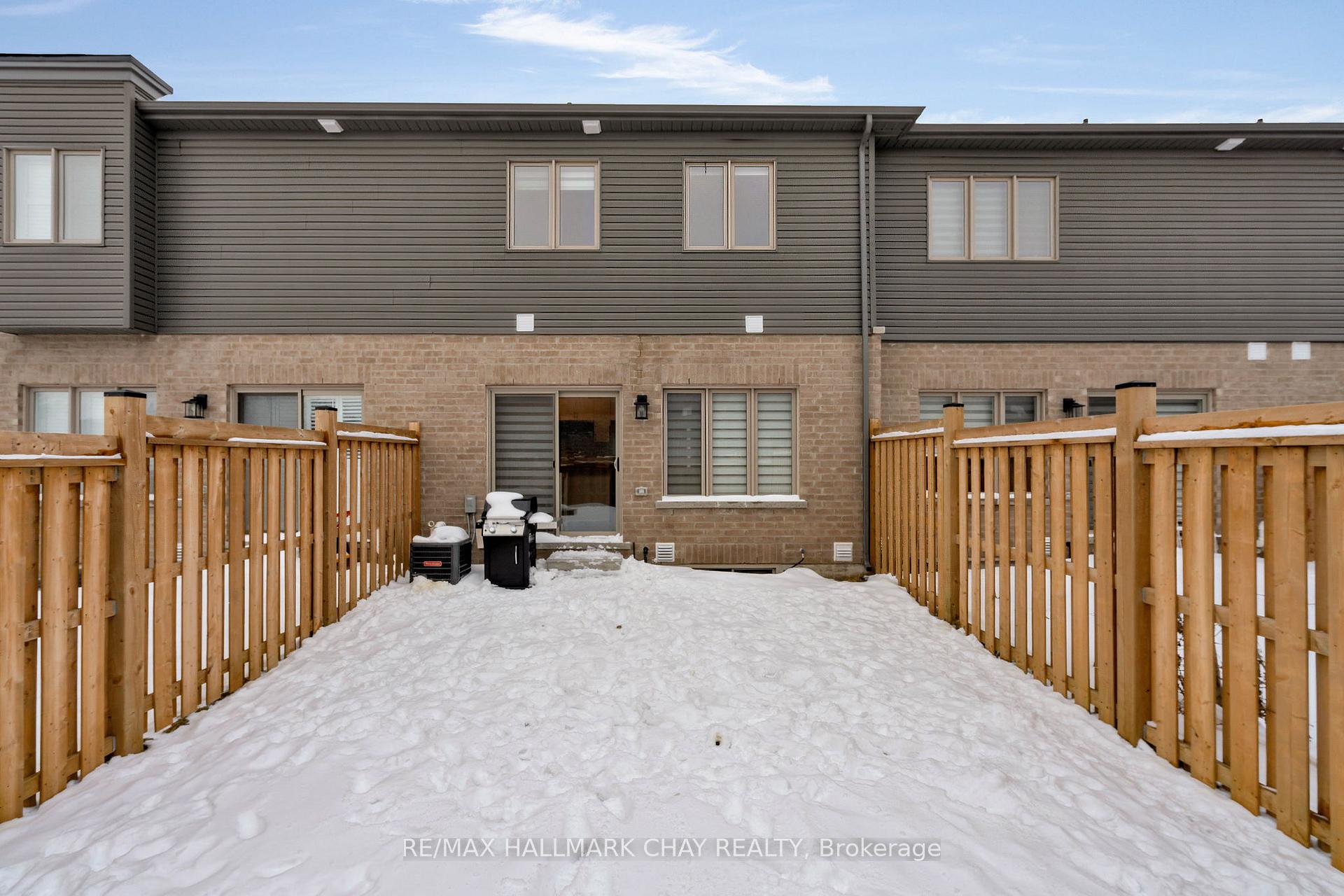 Photo 24 of 45 Turnberry Lane, Barrie, Painswick South — HOMEH