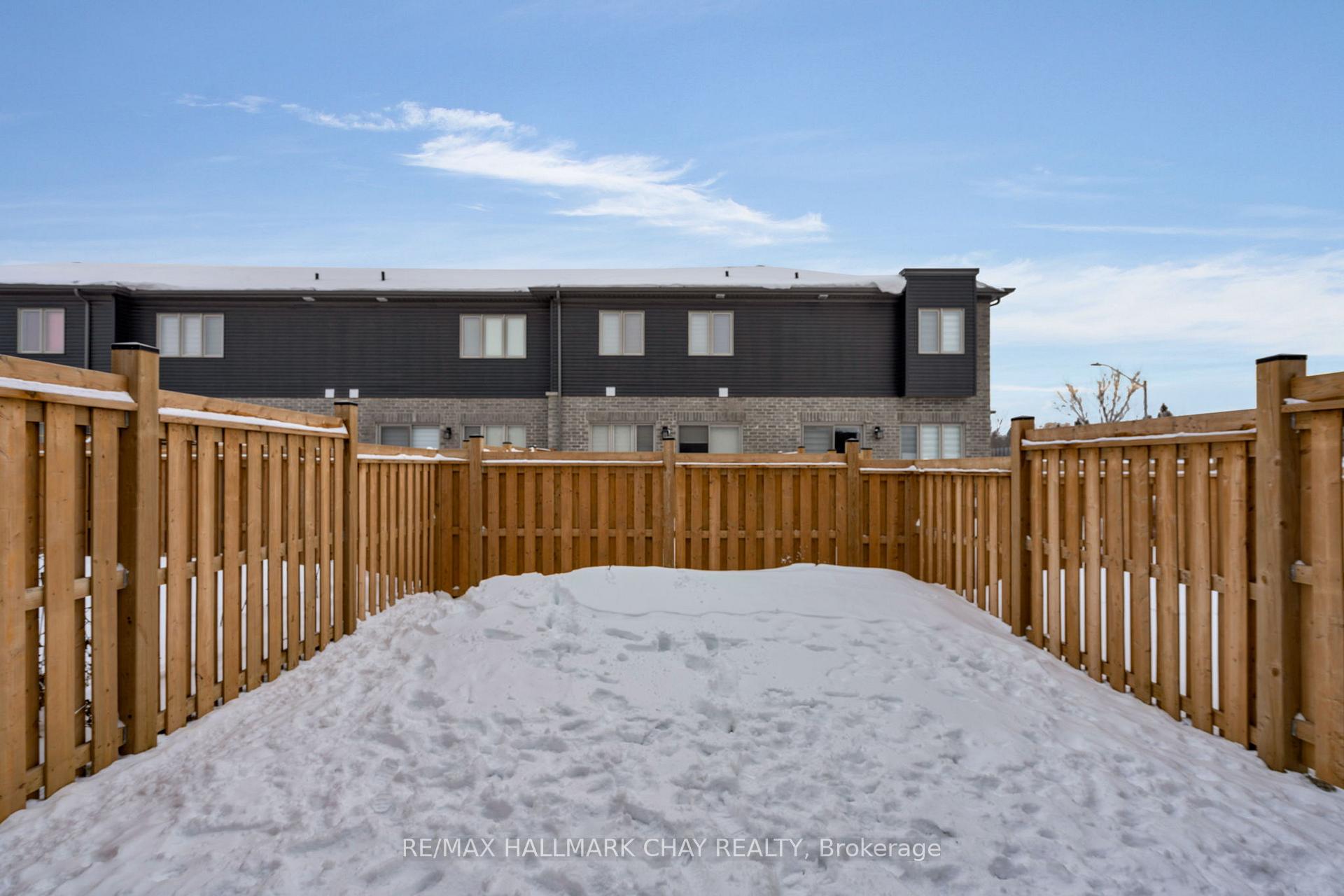 Photo 25 of 45 Turnberry Lane, Barrie, Painswick South — HOMEH