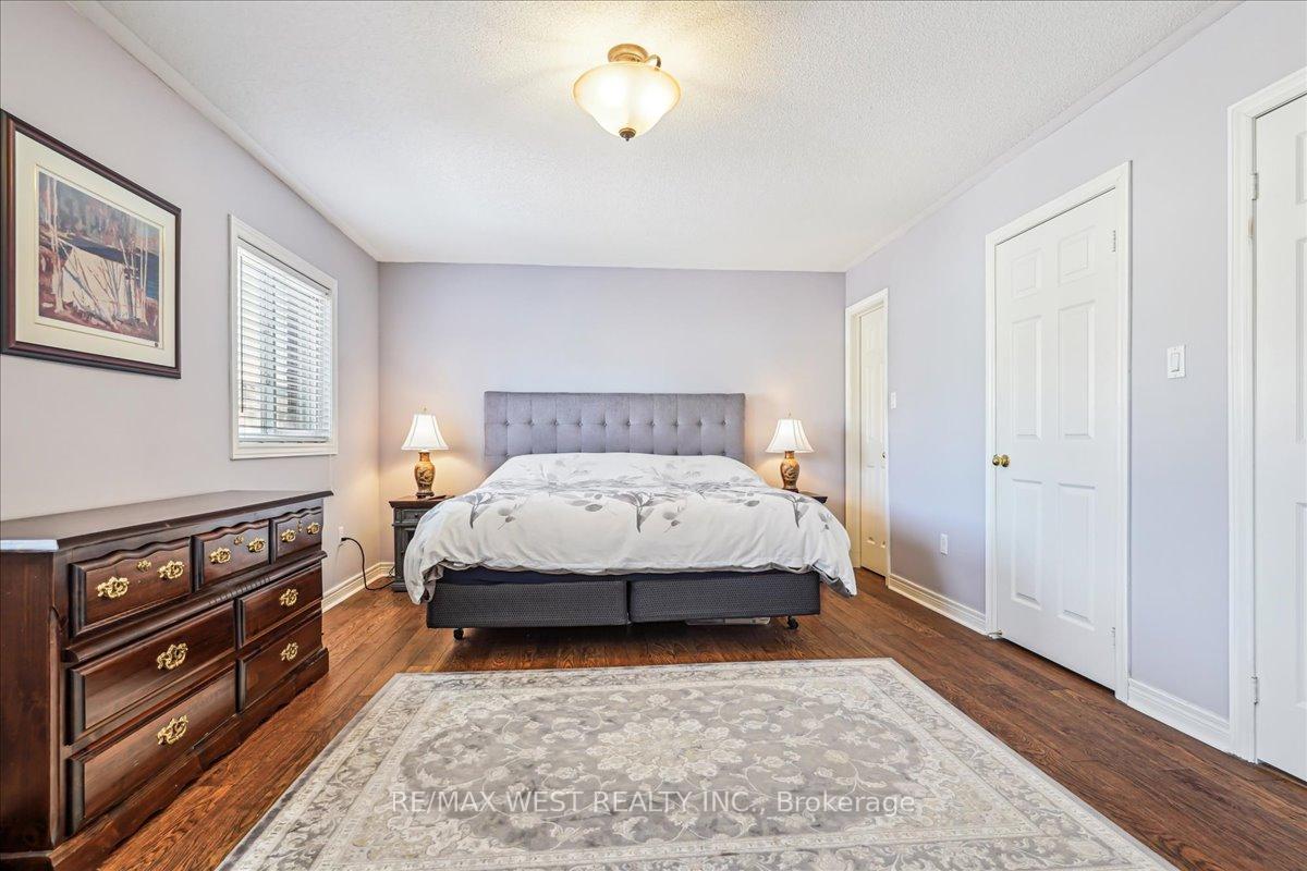Photo 4 of 52 Blackfriar Avenue, Whitby, Brooklin — HOMEH