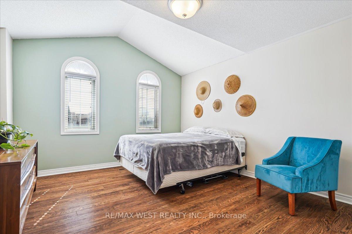 Photo 6 of 52 Blackfriar Avenue, Whitby, Brooklin — HOMEH