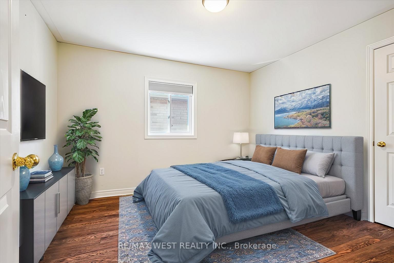 Photo 12 of 52 Blackfriar Avenue, Whitby, Brooklin — HOMEH