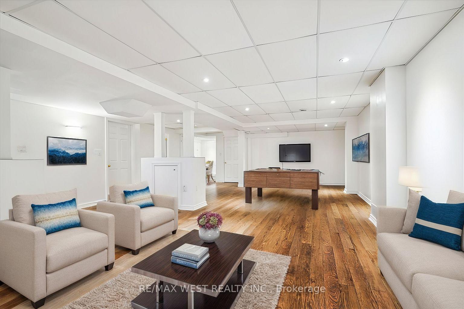 Photo 13 of 52 Blackfriar Avenue, Whitby, Brooklin — HOMEH