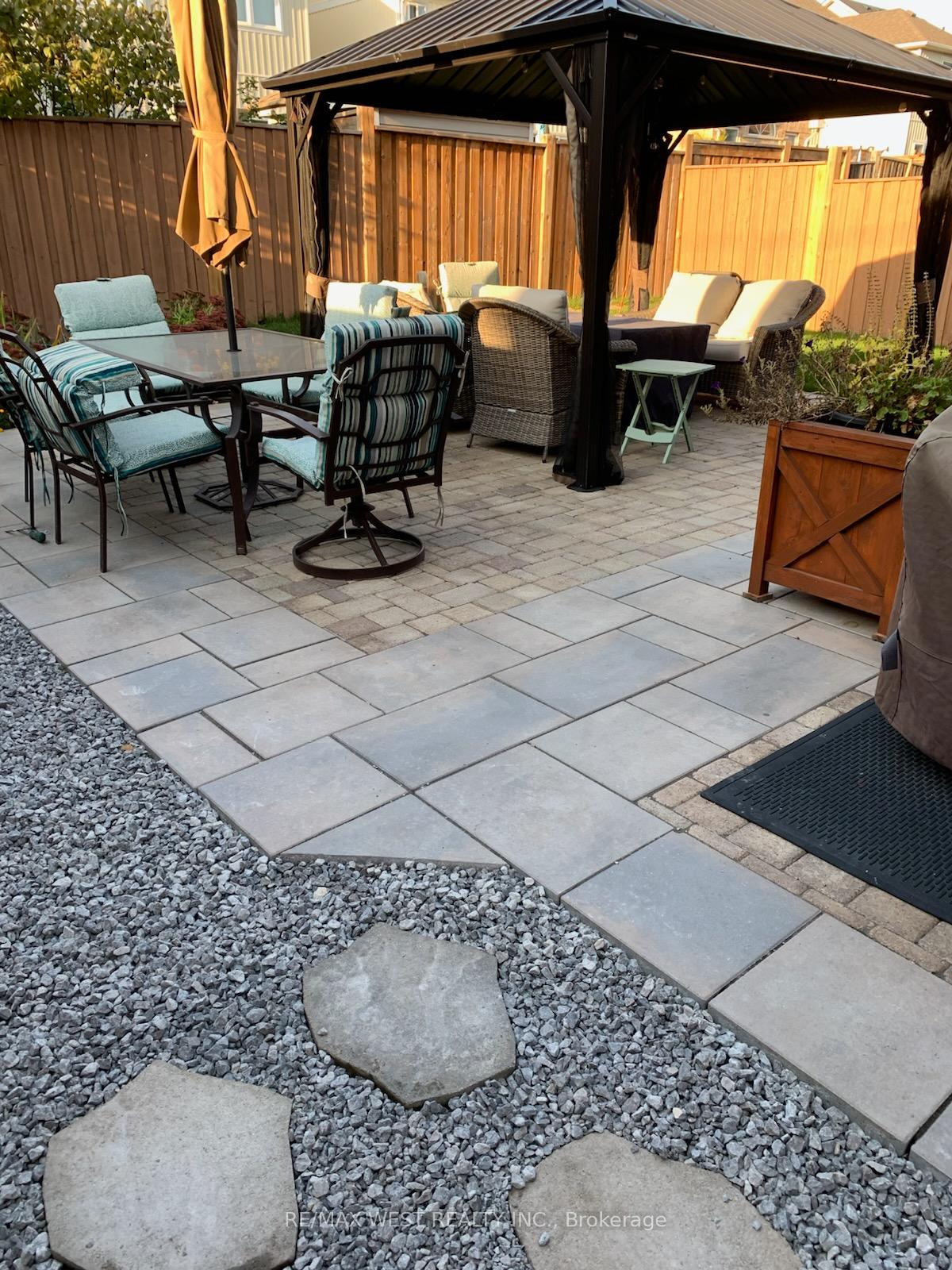 Photo 14 of 52 Blackfriar Avenue, Whitby, Brooklin — HOMEH