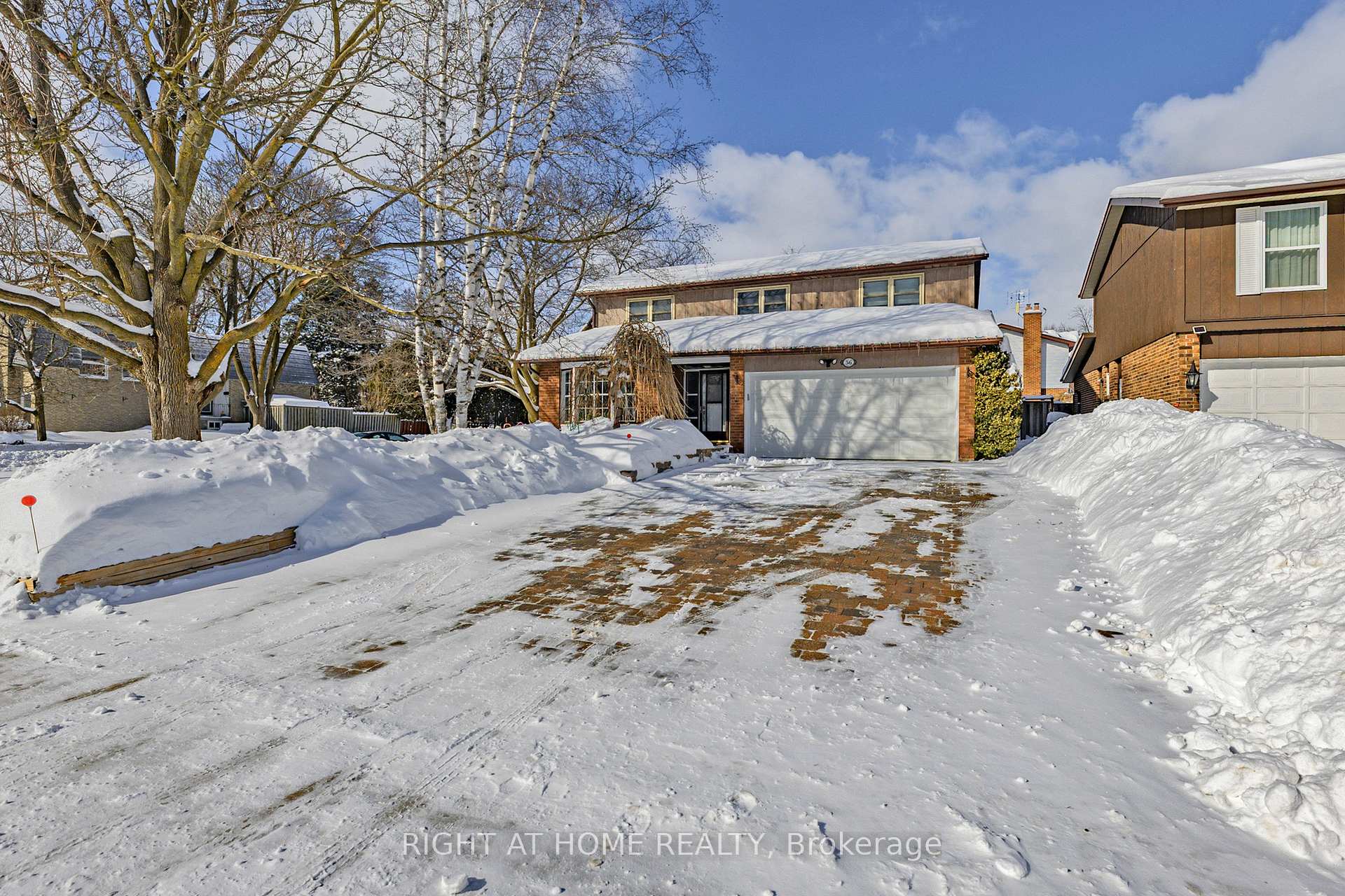 Photo 3 of 56 Carlton Road, Markham, Unionville — HOMEH