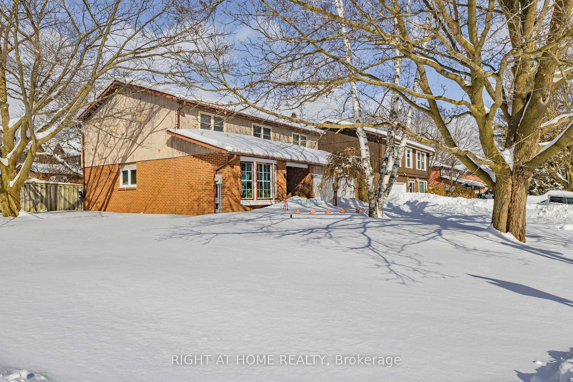 Photo 5 of 56 Carlton Road, Markham, Unionville — HOMEH