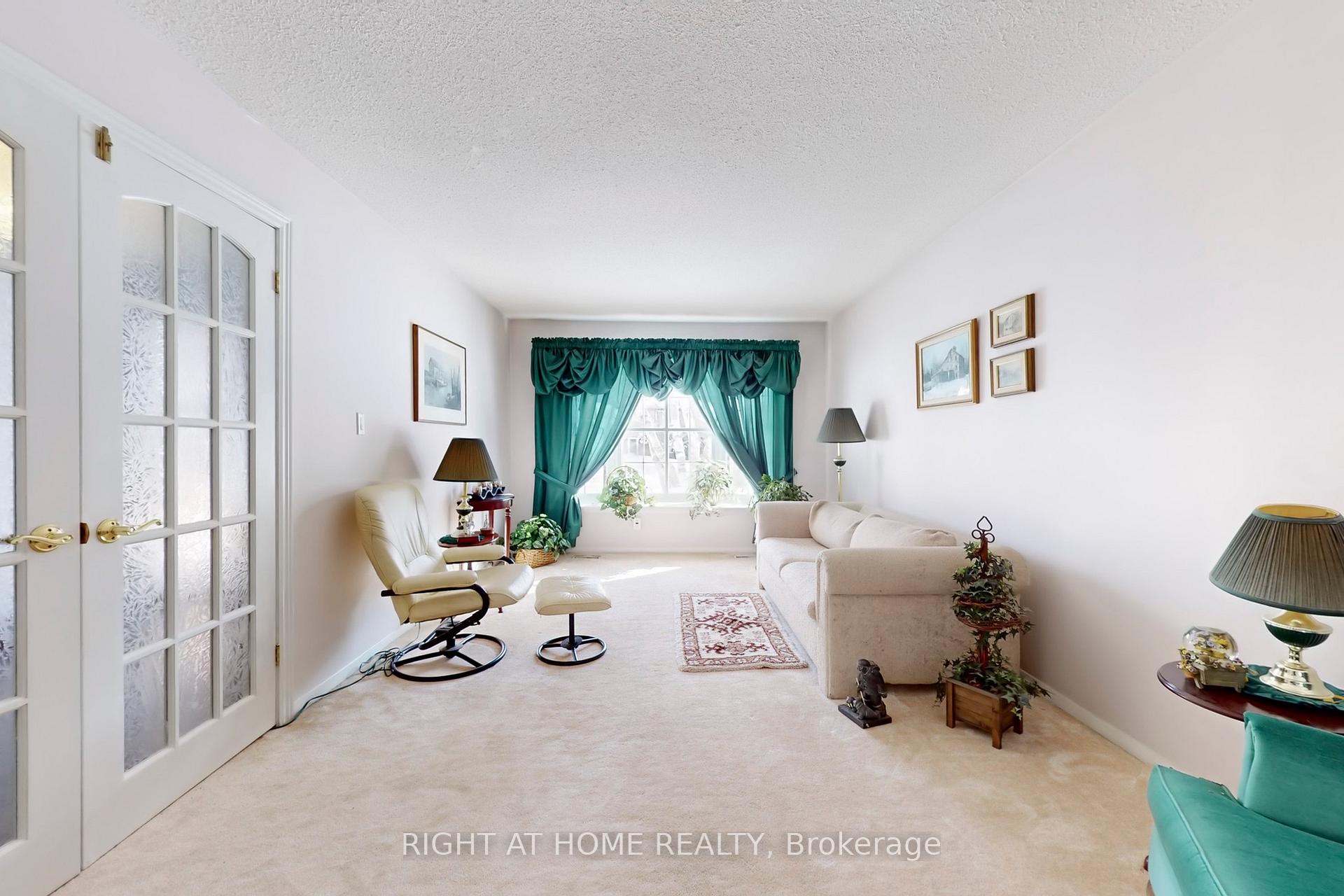 Photo 4 of 56 Carlton Road, Markham, Unionville — HOMEH