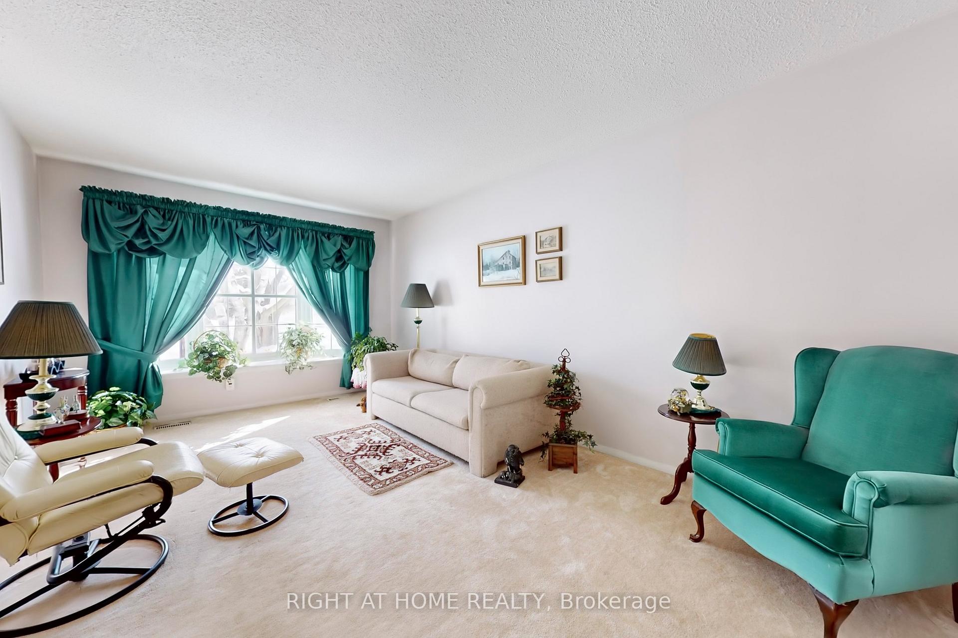 Photo 2 of 56 Carlton Road, Markham, Unionville — HOMEH
