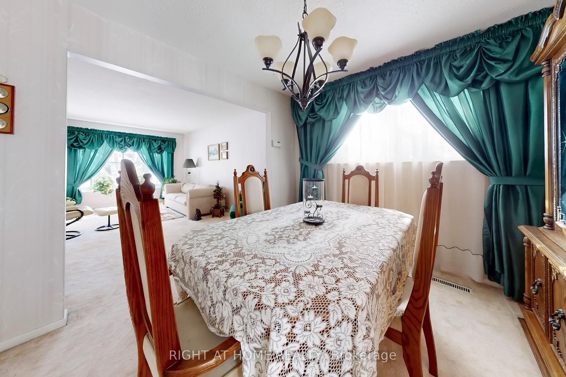 Photo 10 of 56 Carlton Road, Markham, Unionville — HOMEH