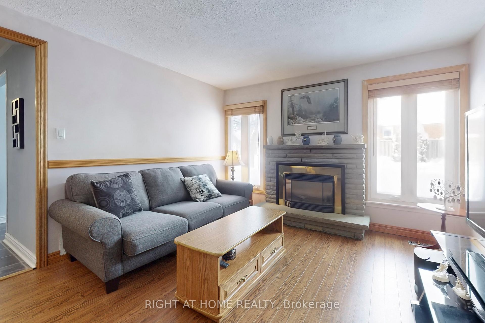Photo 13 of 56 Carlton Road, Markham, Unionville — HOMEH