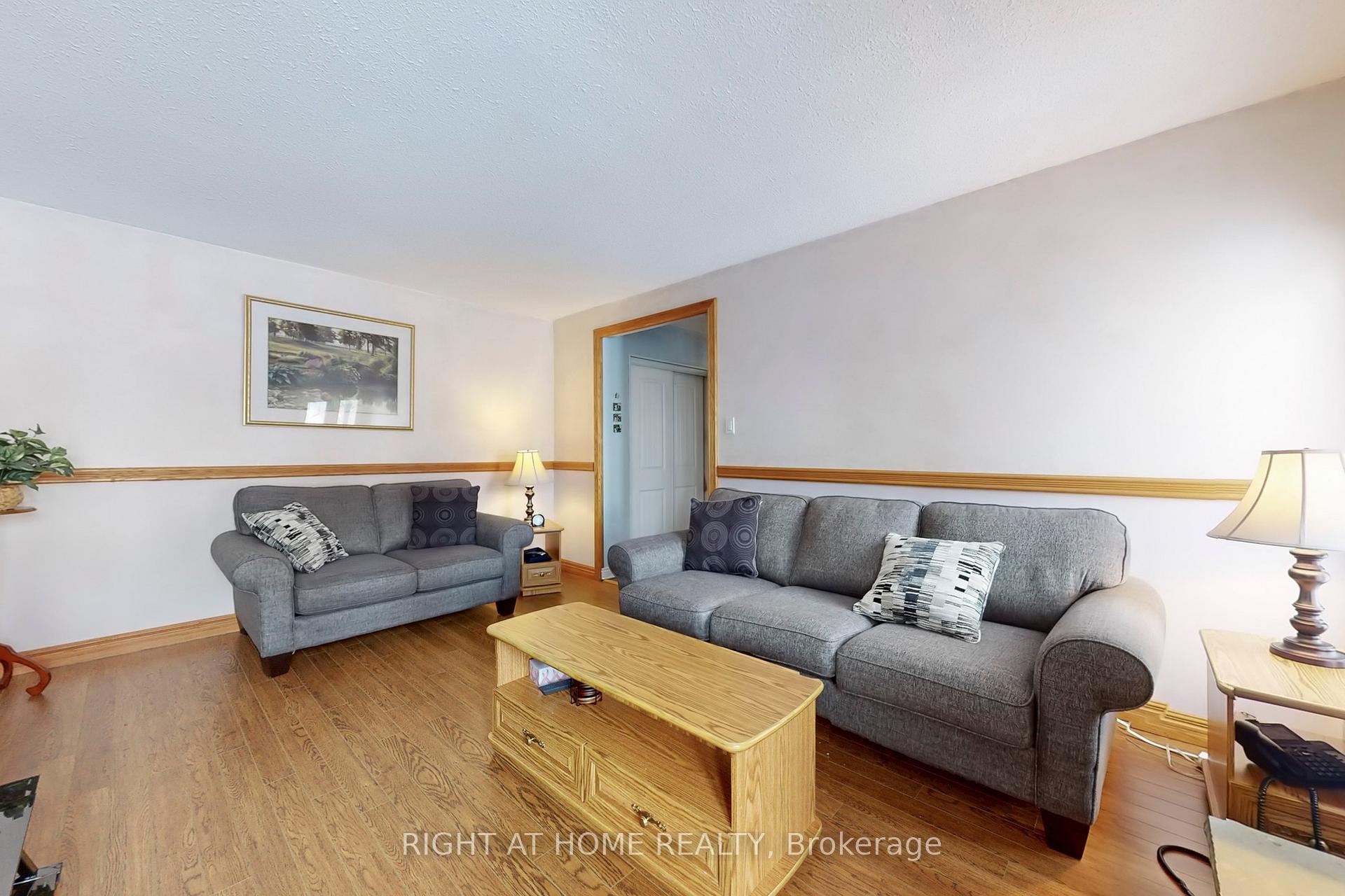 Photo 9 of 56 Carlton Road, Markham, Unionville — HOMEH