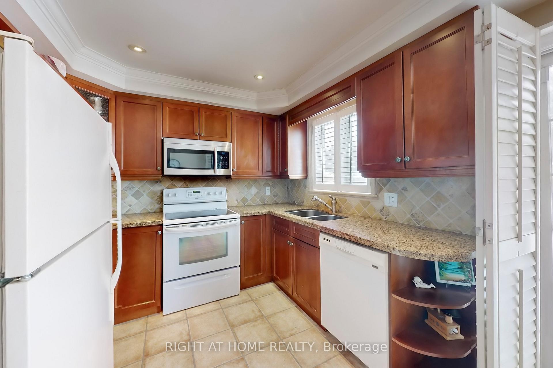 Photo 32 of 56 Carlton Road, Markham, Unionville — HOMEH