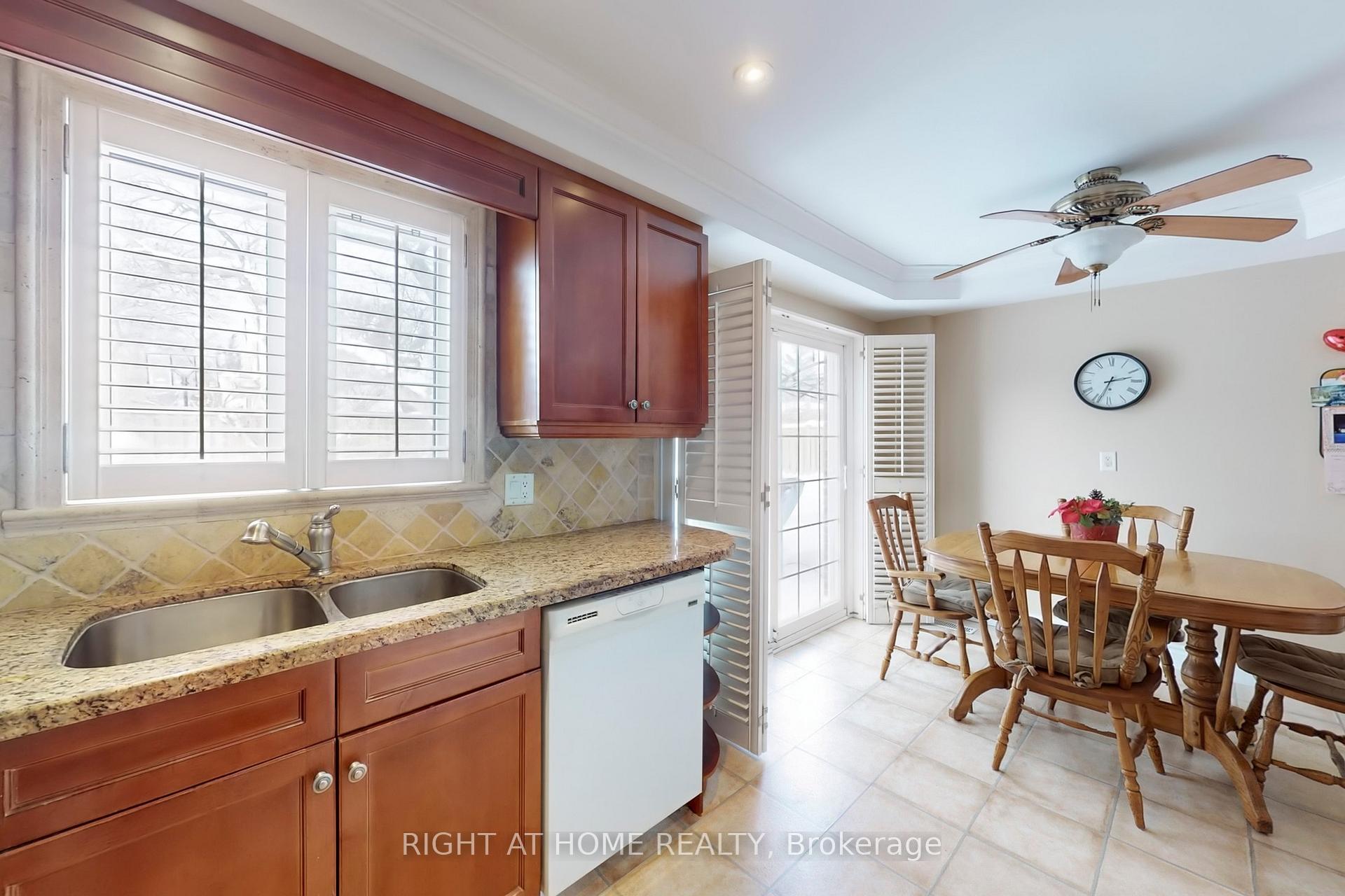 Photo 12 of 56 Carlton Road, Markham, Unionville — HOMEH