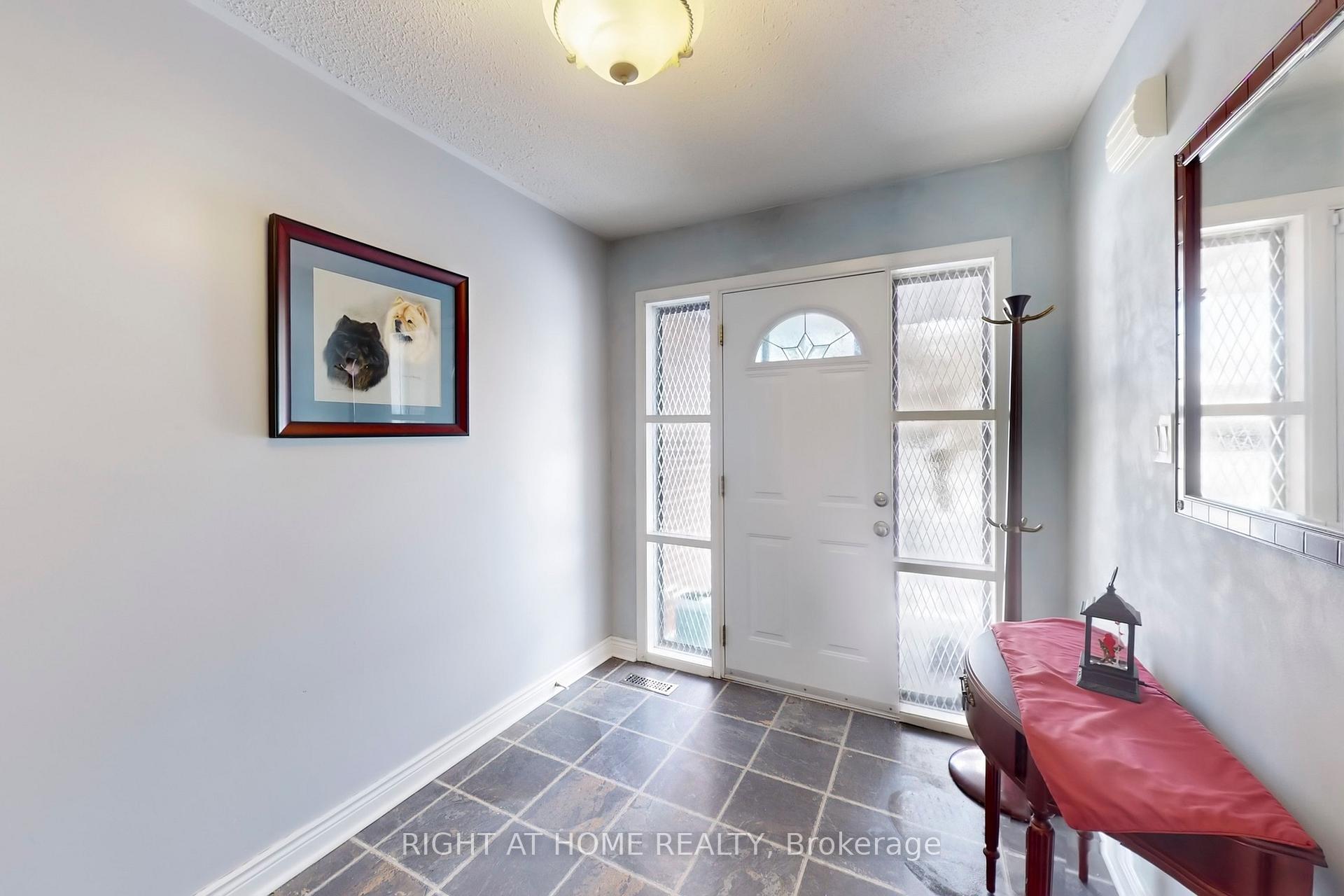 Photo 6 of 56 Carlton Road, Markham, Unionville — HOMEH