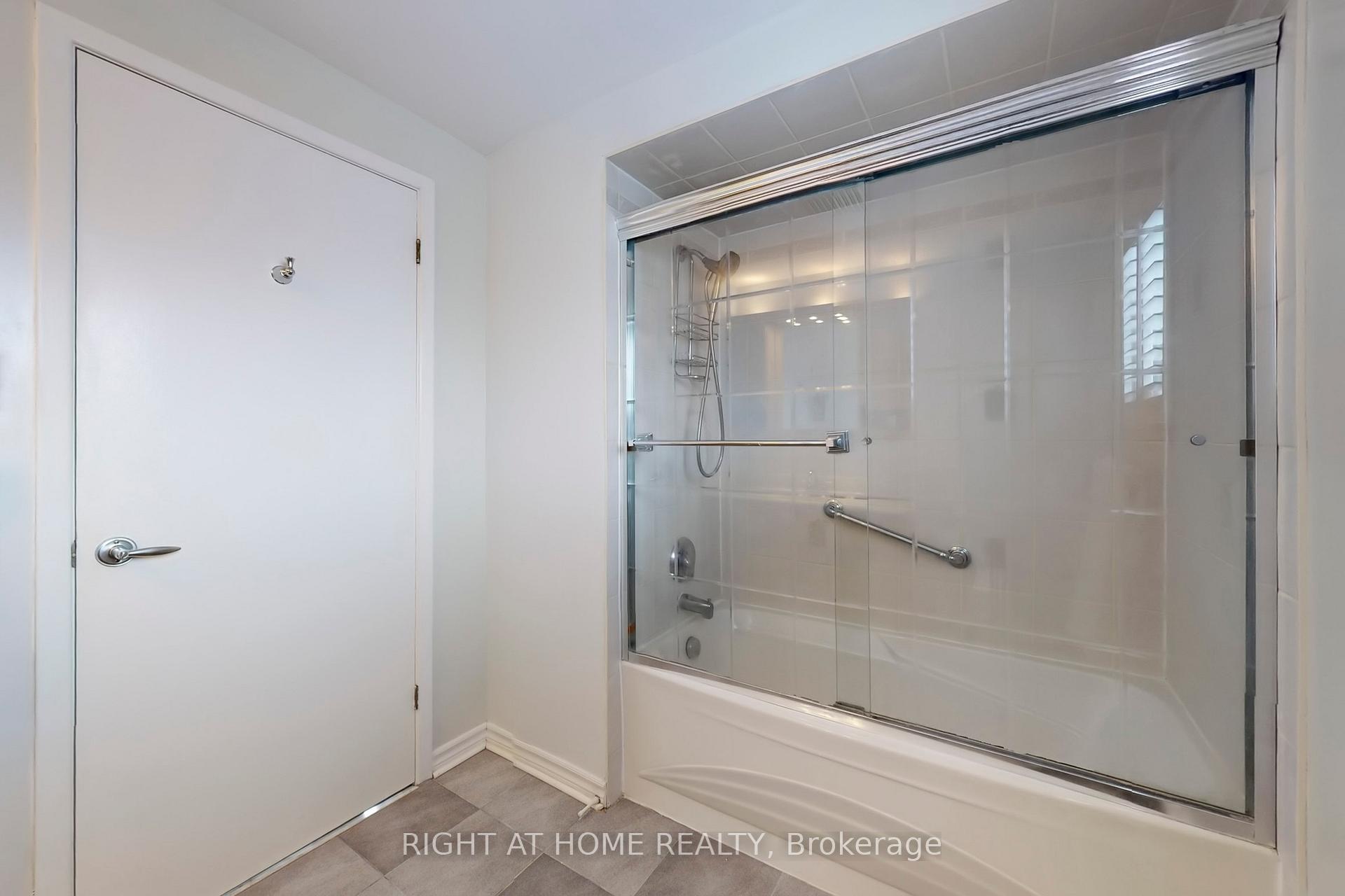 Photo 19 of 56 Carlton Road, Markham, Unionville — HOMEH