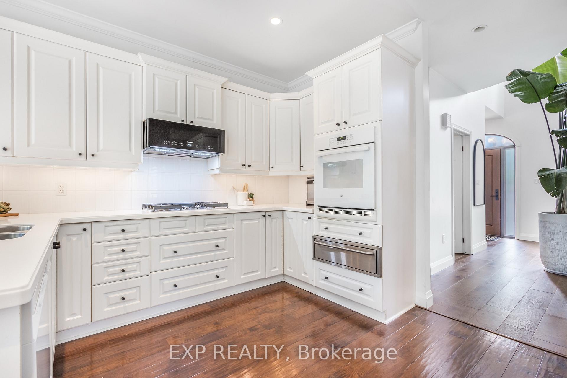 Photo 3 of 667 Highvalley Road, Hamilton, Ancaster — HOMEH