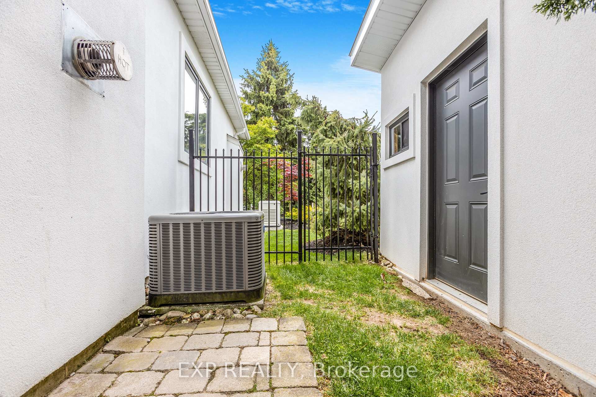Photo 32 of 667 Highvalley Road, Hamilton, Ancaster — HOMEH