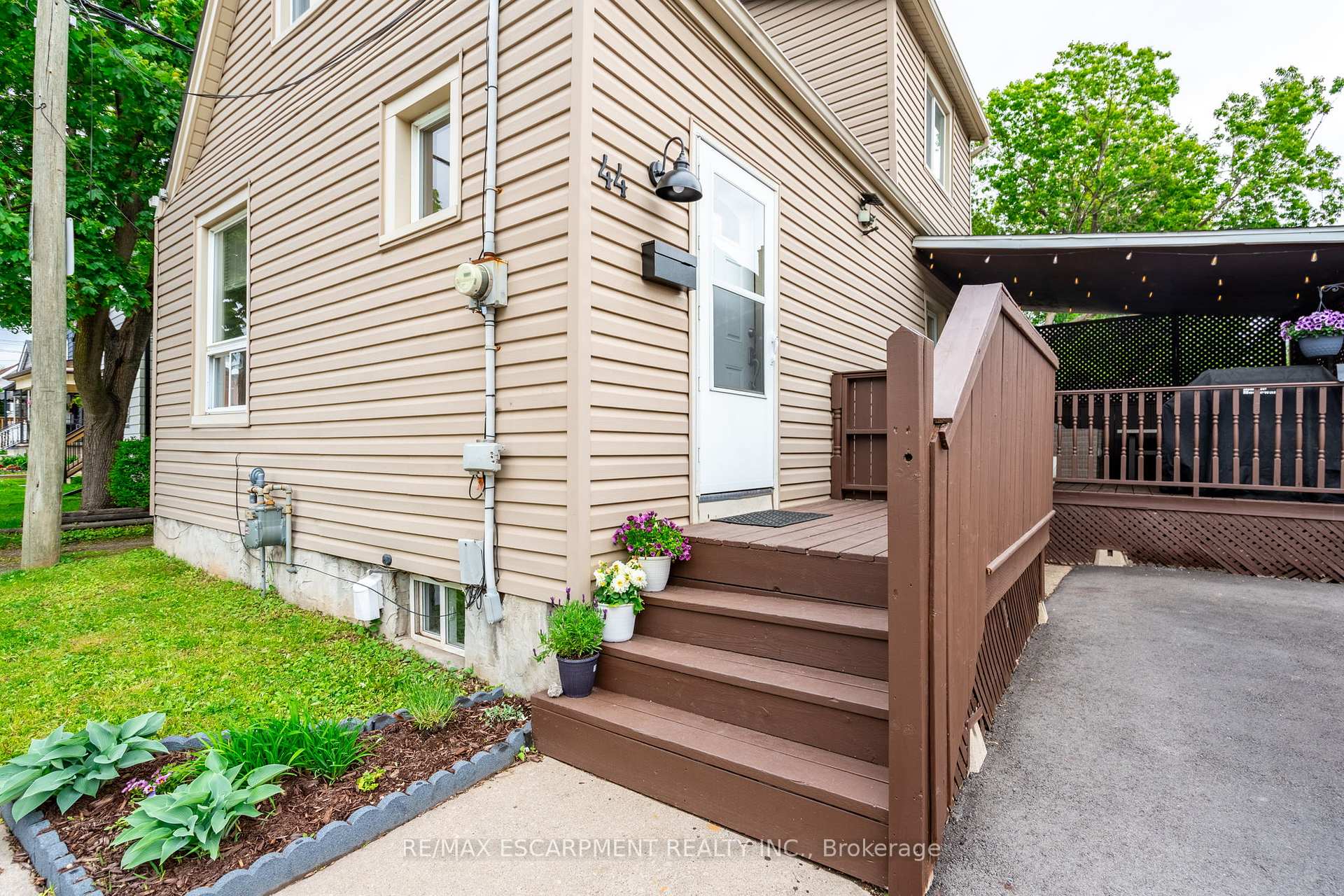 Photo 2 of 44 Fairview Avenue, Hamilton, Crown Point — HOMEH