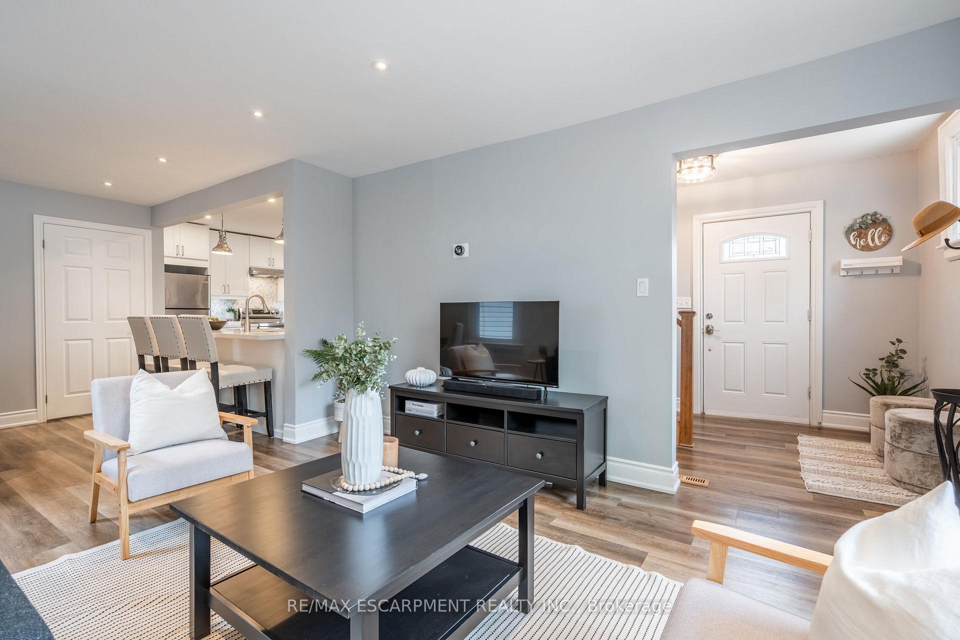 Photo 19 of 44 Fairview Avenue, Hamilton, Crown Point — HOMEH