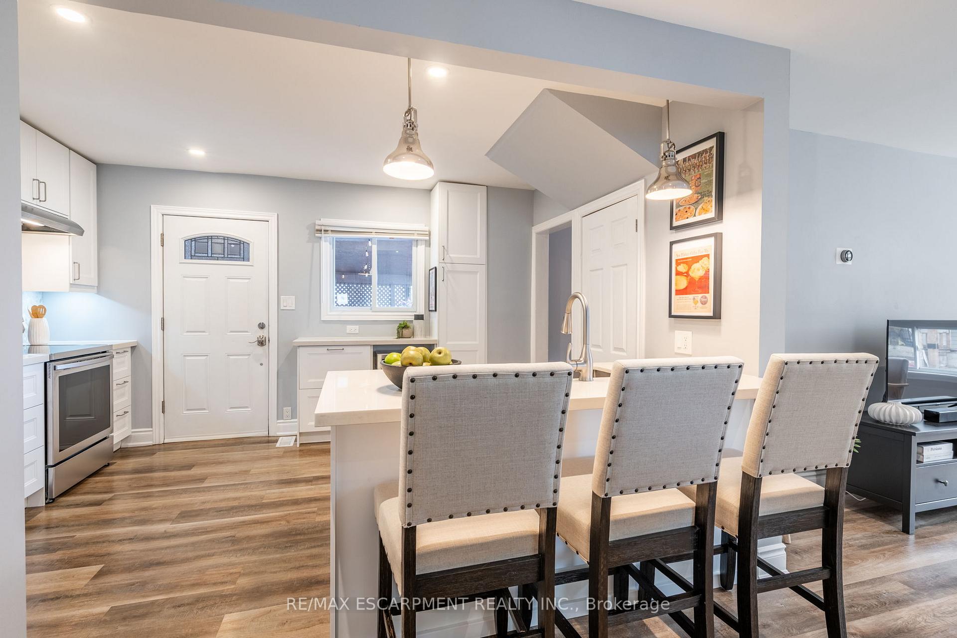 Photo 12 of 44 Fairview Avenue, Hamilton, Crown Point — HOMEH