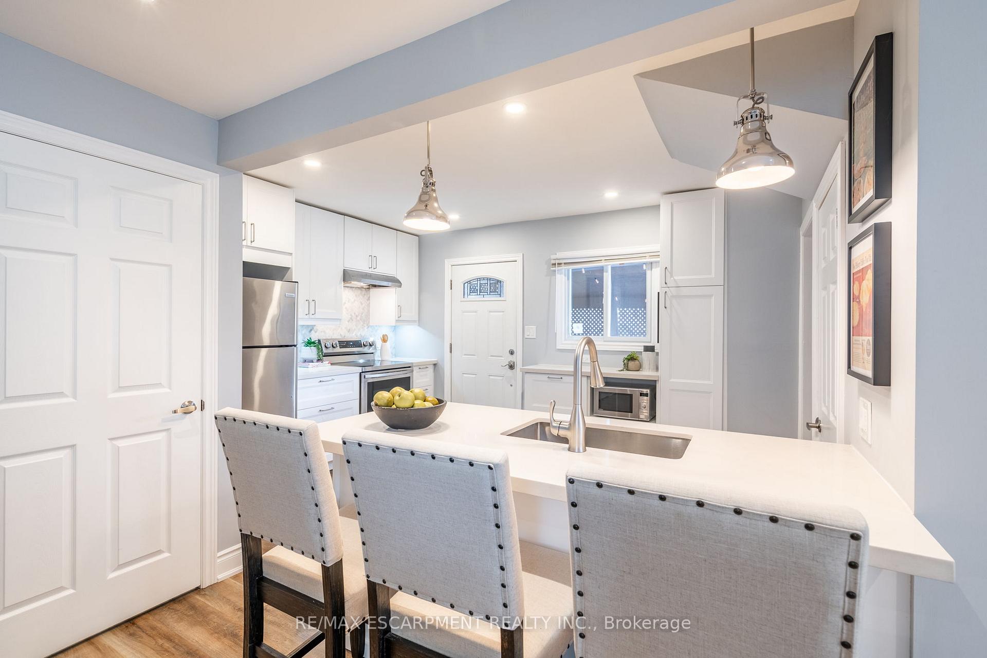 Photo 5 of 44 Fairview Avenue, Hamilton, Crown Point — HOMEH