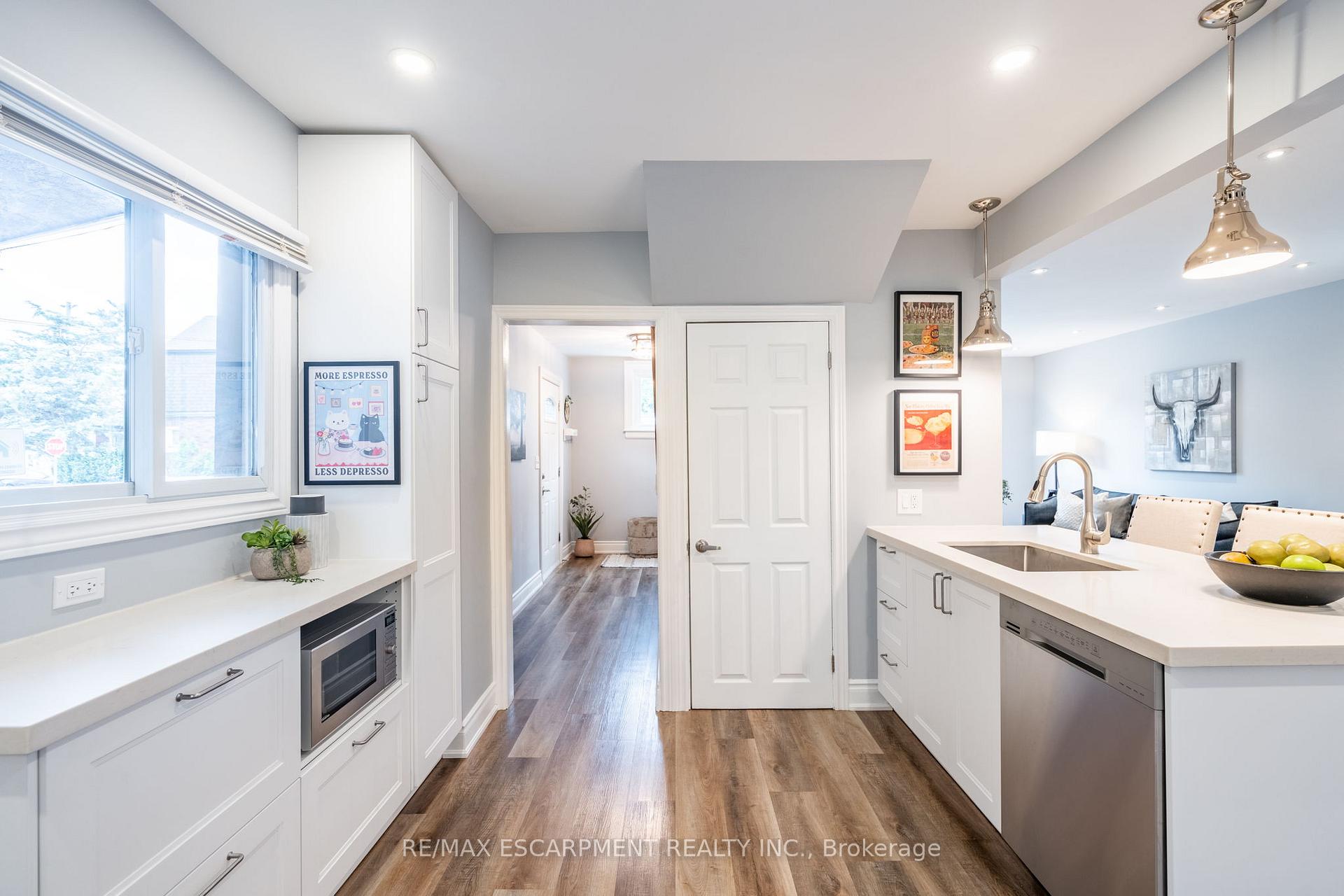 Photo 10 of 44 Fairview Avenue, Hamilton, Crown Point — HOMEH