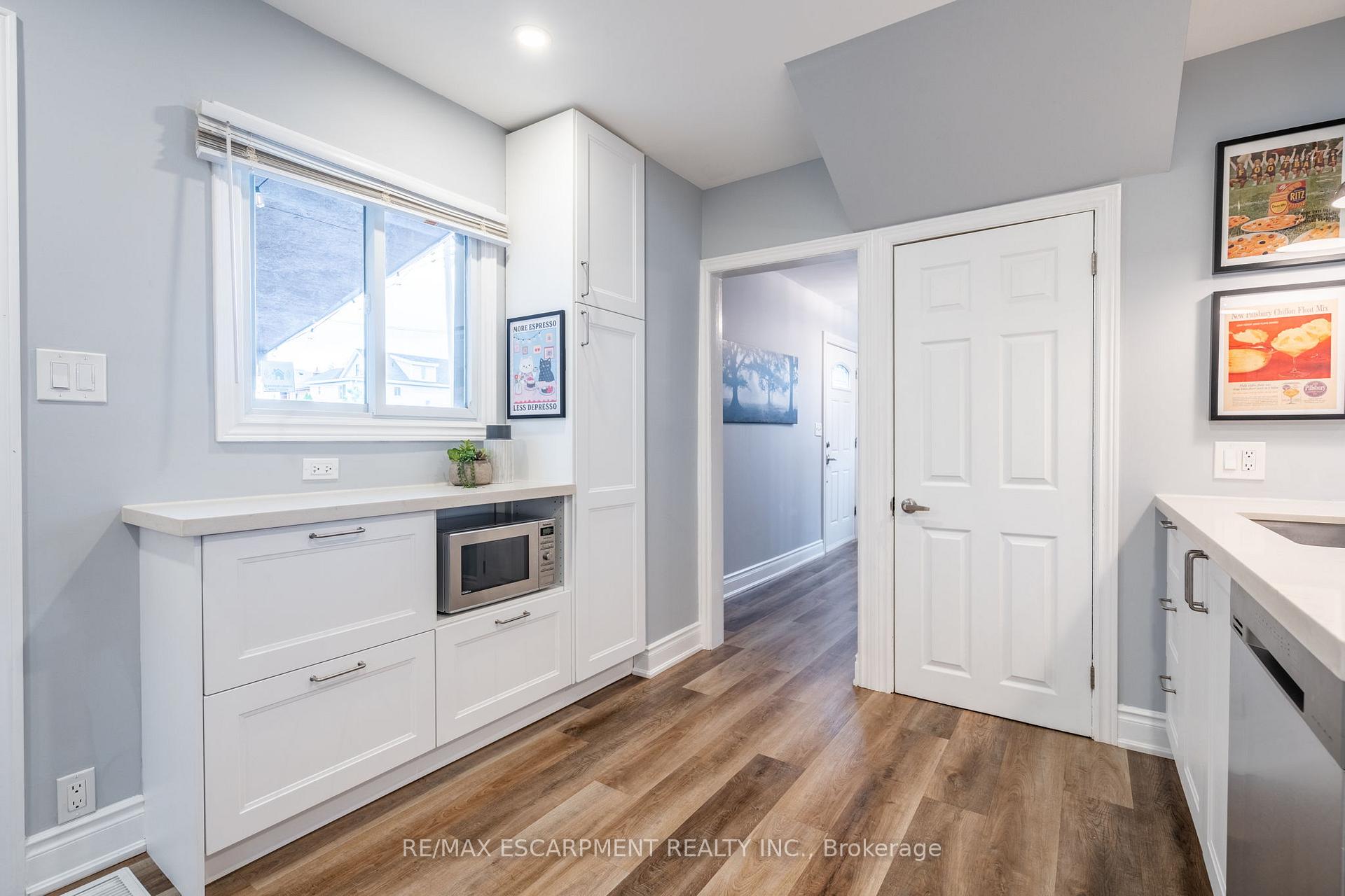 Photo 8 of 44 Fairview Avenue, Hamilton, Crown Point — HOMEH