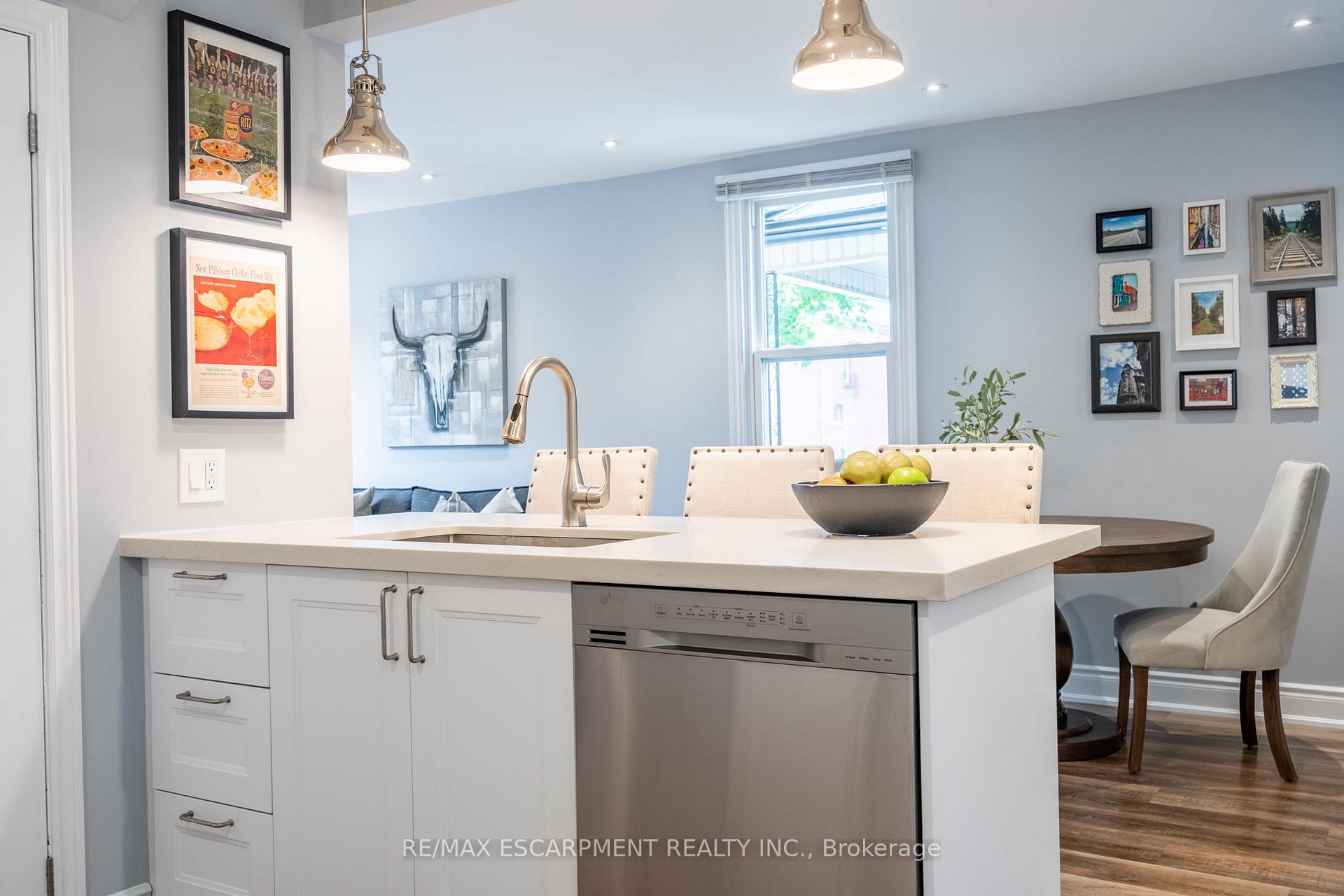 Photo 9 of 44 Fairview Avenue, Hamilton, Crown Point — HOMEH