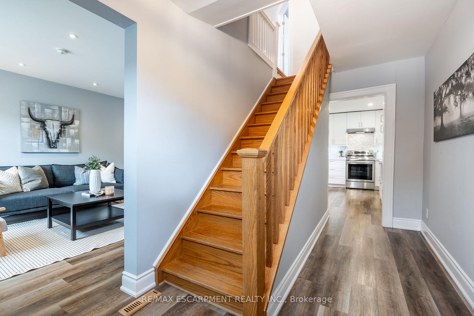 Photo 16 of 44 Fairview Avenue, Hamilton, Crown Point — HOMEH